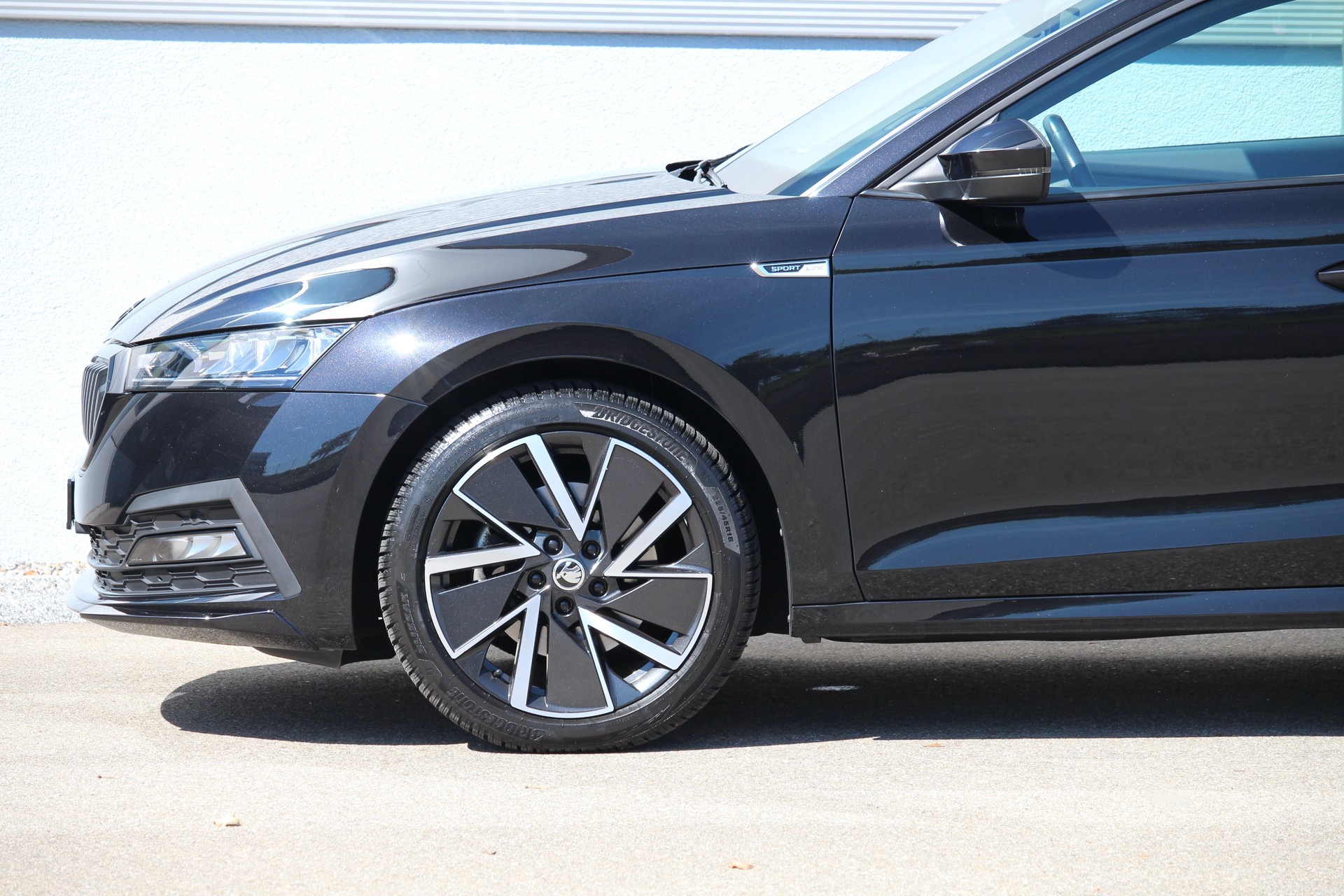SKODA Octavia Combi 2.0 TSI SportLine DSG 4x4 190PS °Panorama-Glasdach °Standheizung °CH-Fahrzeug-image-6