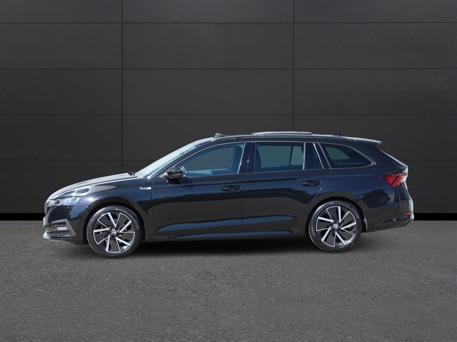 SKODA Octavia Combi 2.0 TSI SportLine DSG 4x4 190PS °Panorama-Glasdach °Standheizung °CH-Fahrzeug-image-3