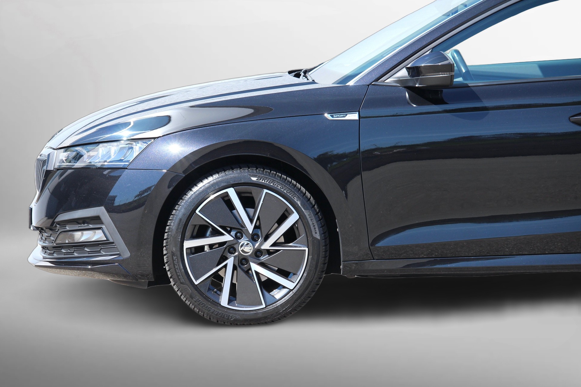 SKODA Octavia Combi 2.0 TSI SportLine DSG 4x4 190PS °Panorama-Glasdach °Standheizung °CH-Fahrzeug-image-5