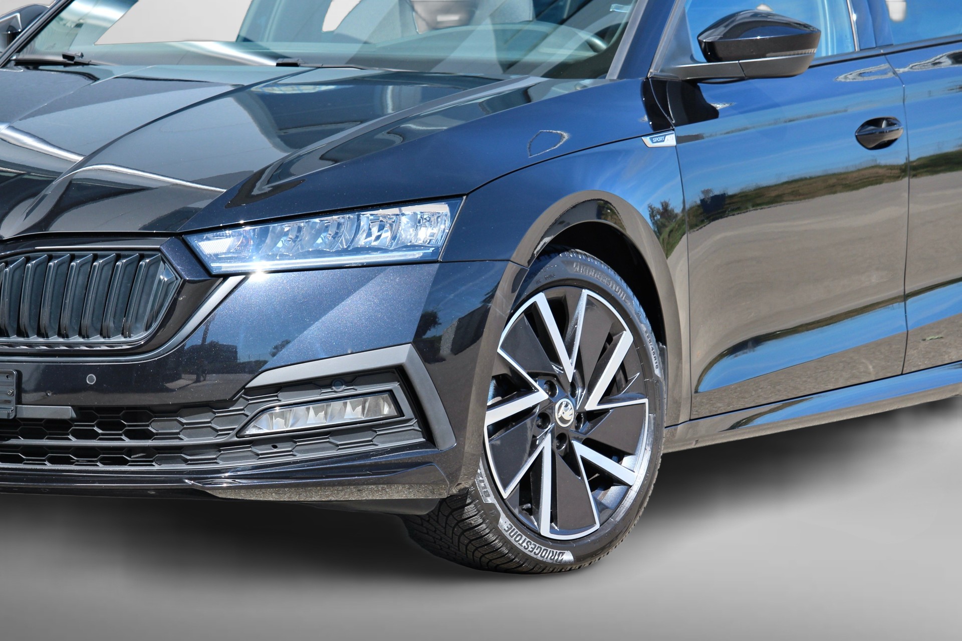 SKODA Octavia Combi 2.0 TSI SportLine DSG 4x4 190PS °Panorama-Glasdach °Standheizung °CH-Fahrzeug-image-1