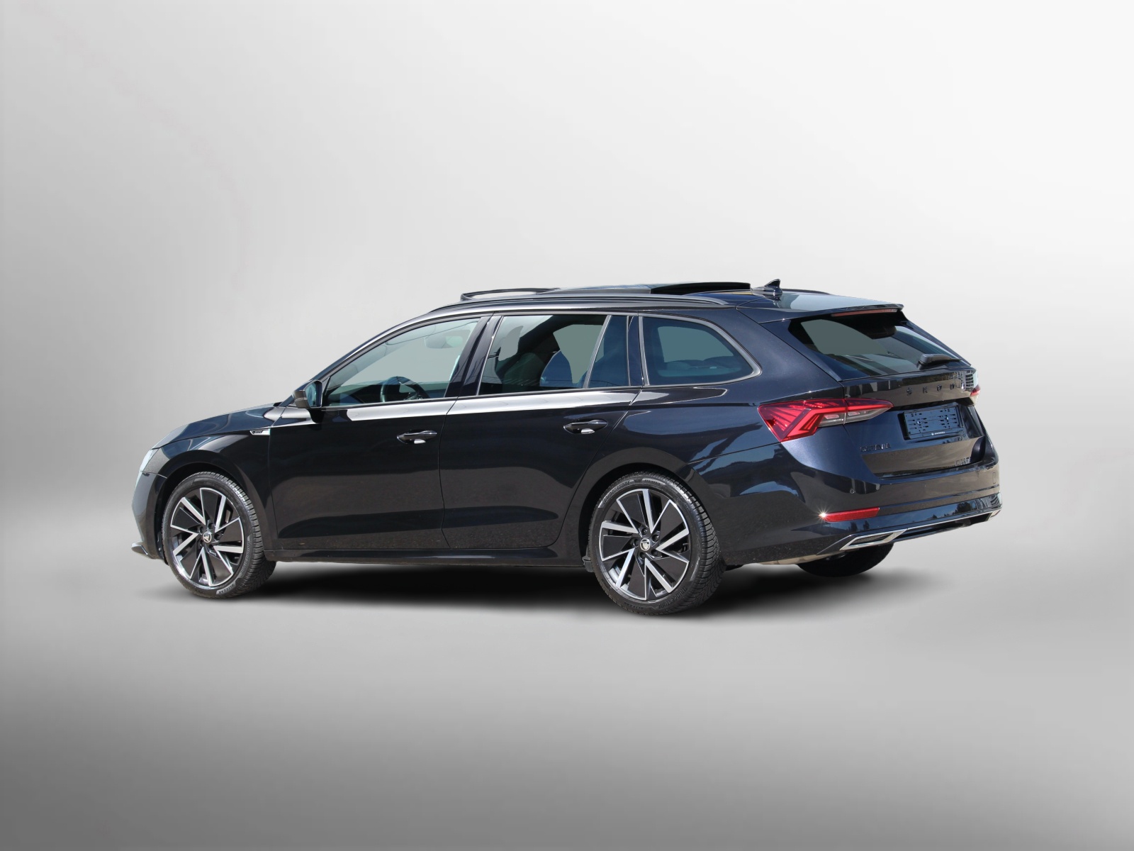 SKODA Octavia Combi 2.0 TSI SportLine DSG 4x4 190PS °Panorama-Glasdach °Standheizung °CH-Fahrzeug-image-8