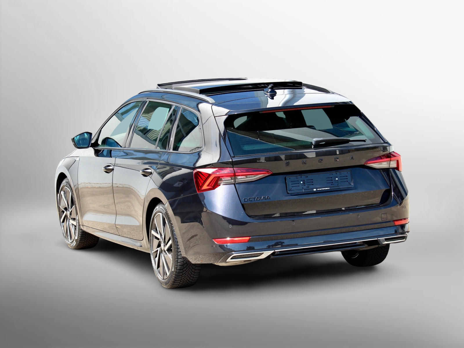 SKODA Octavia Combi 2.0 TSI SportLine DSG 4x4 190PS °Panorama-Glasdach °Standheizung °CH-Fahrzeug-image-9