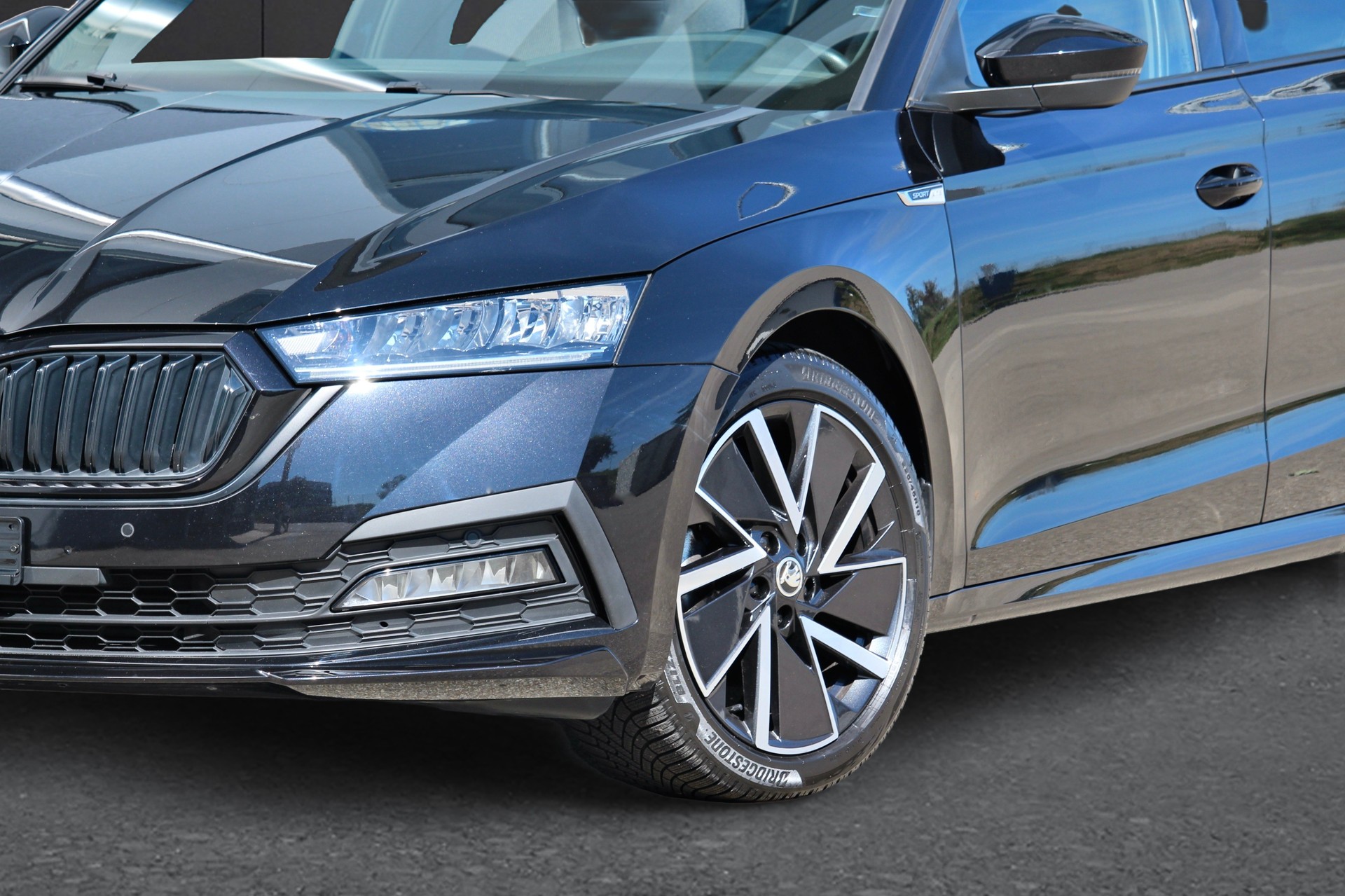 SKODA Octavia Combi 2.0 TSI SportLine DSG 4x4 190PS °Panorama-Glasdach °Standheizung °CH-Fahrzeug-image-1