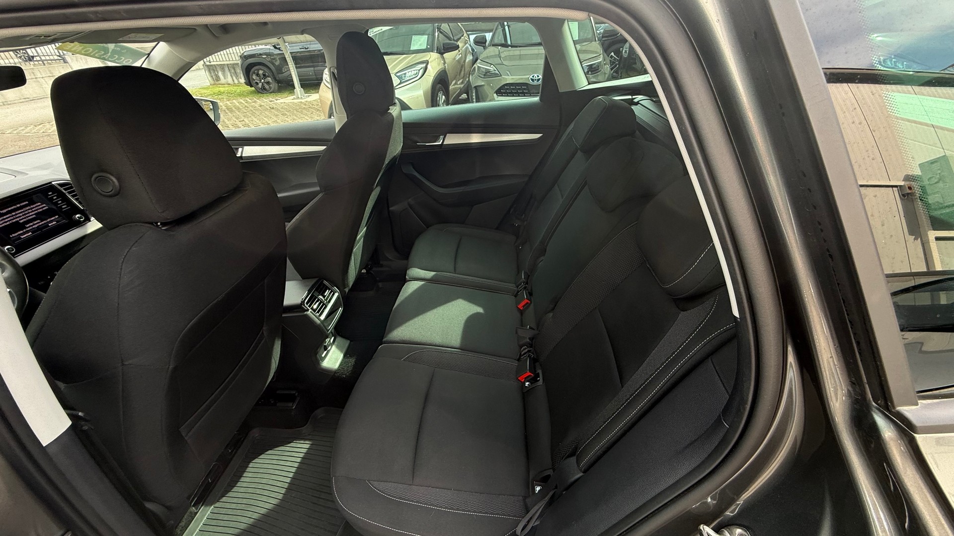 SKODA Karoq 1.5 TSI Ambition DSG-image-10
