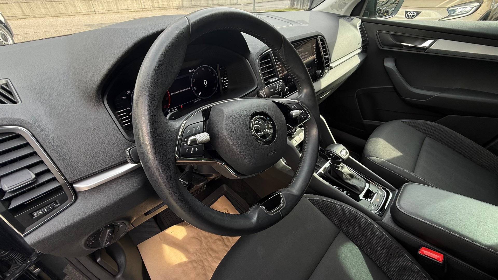 SKODA Karoq 1.5 TSI Ambition DSG-image-7