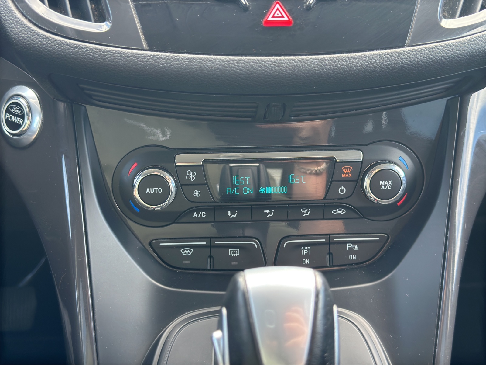 FORD Kuga 2.0 TDCi Carving 4WD PowerShift-image-14