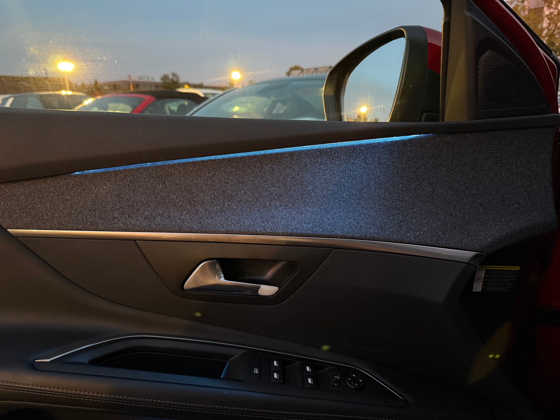 PEUGEOT 3008 1.6 THP Allure EAT / Frisch ab MFK / 1 Jahr Garantie / AHK / Rückfahrkamera / Apple Carplay / Navi-image-11