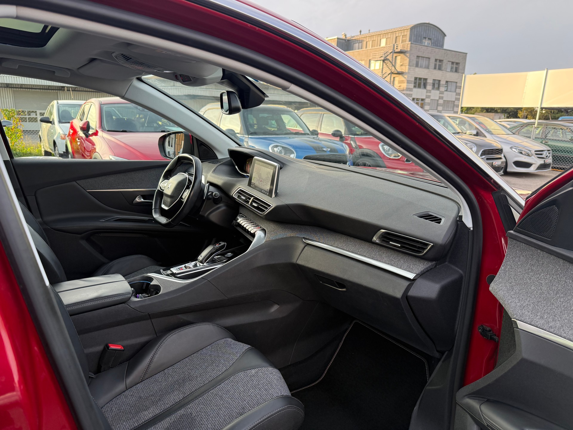 PEUGEOT 3008 1.6 THP Allure EAT / Frisch ab MFK / 1 Jahr Garantie / AHK / Rückfahrkamera / Apple Carplay / Navi-image-7