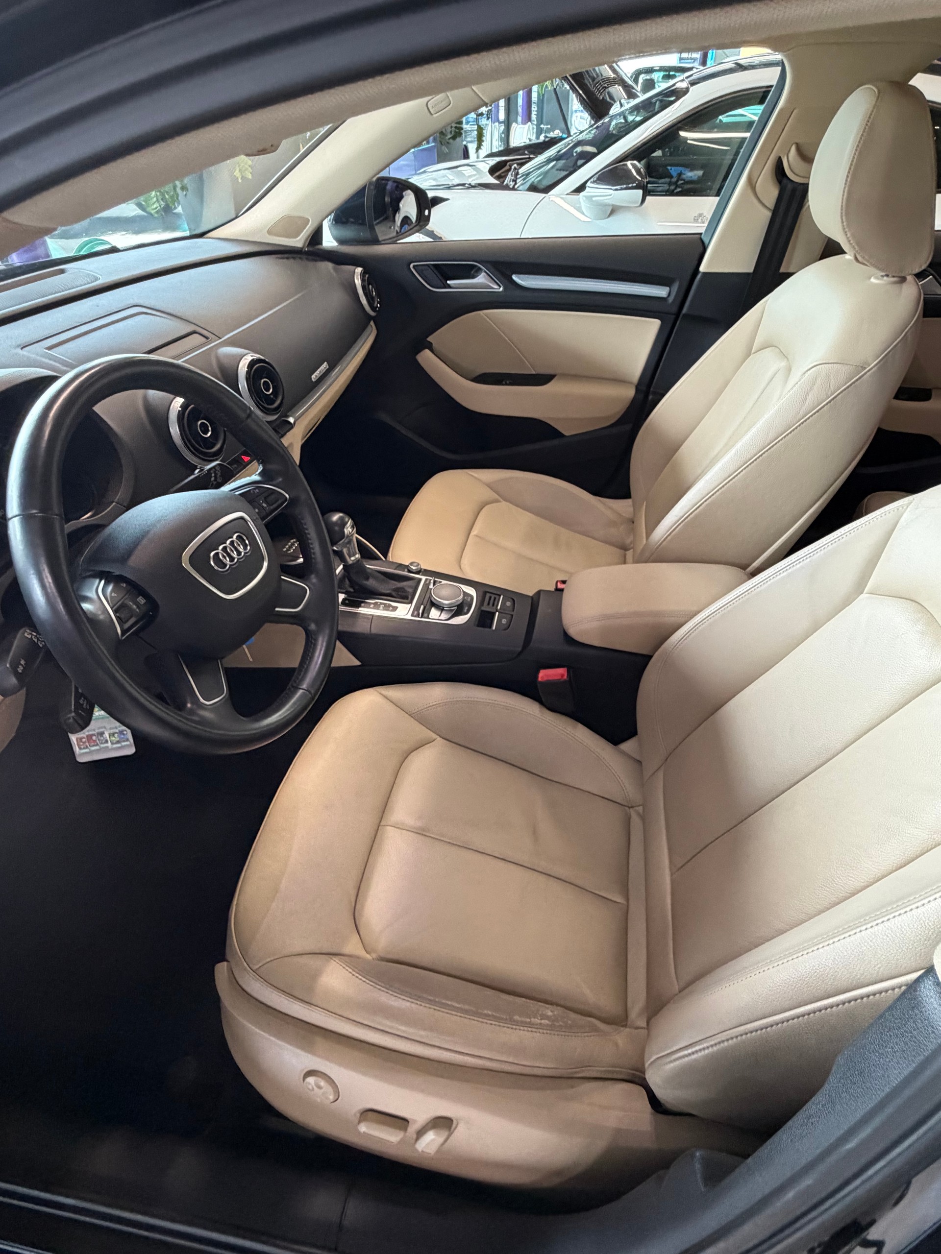 AUDI A3 Sportback 1.8 TFSI Ambiente quattro S-tronic-image-8