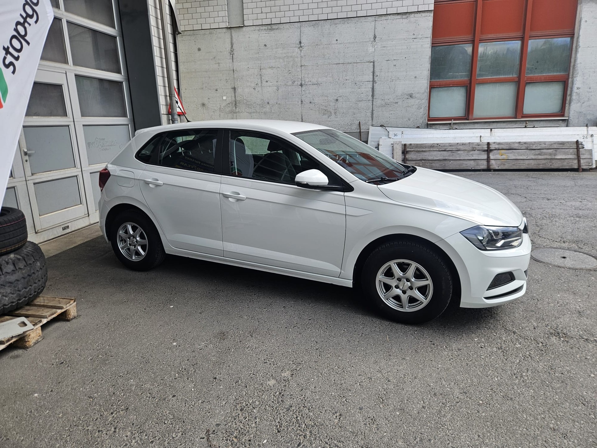 VW Polo 1.0 TSI BMT Trendline-image-2
