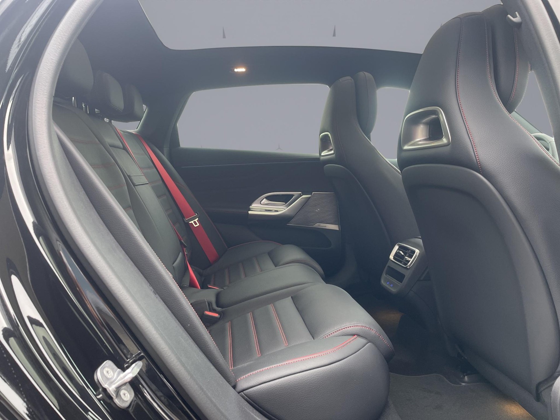 MERCEDES-BENZ C 400 4matic-image-17