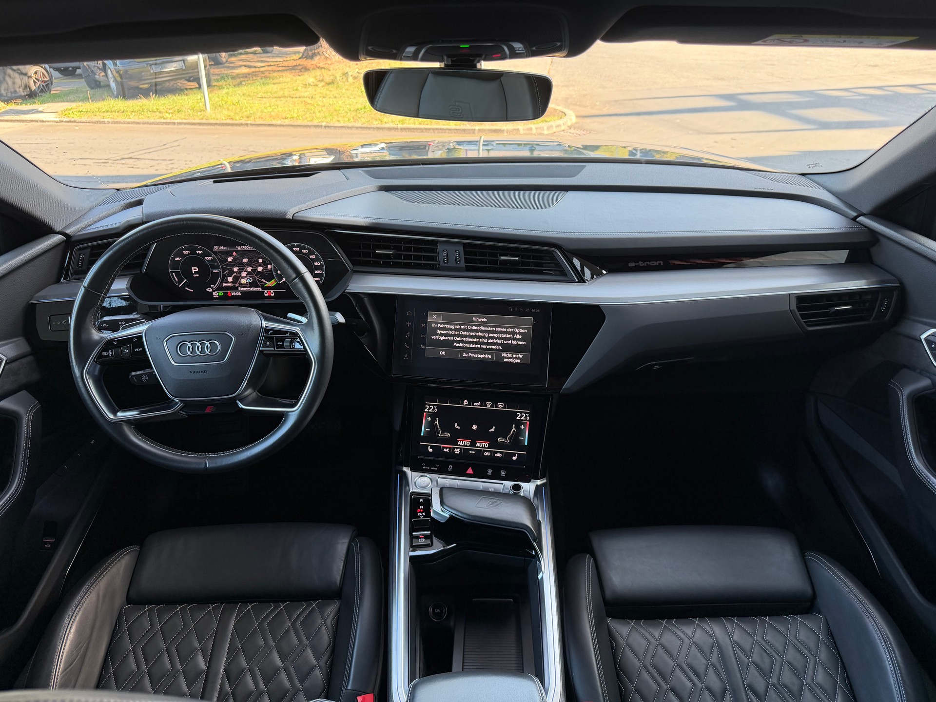 AUDI e-tron 50 Sportback S Line quattro-image-12