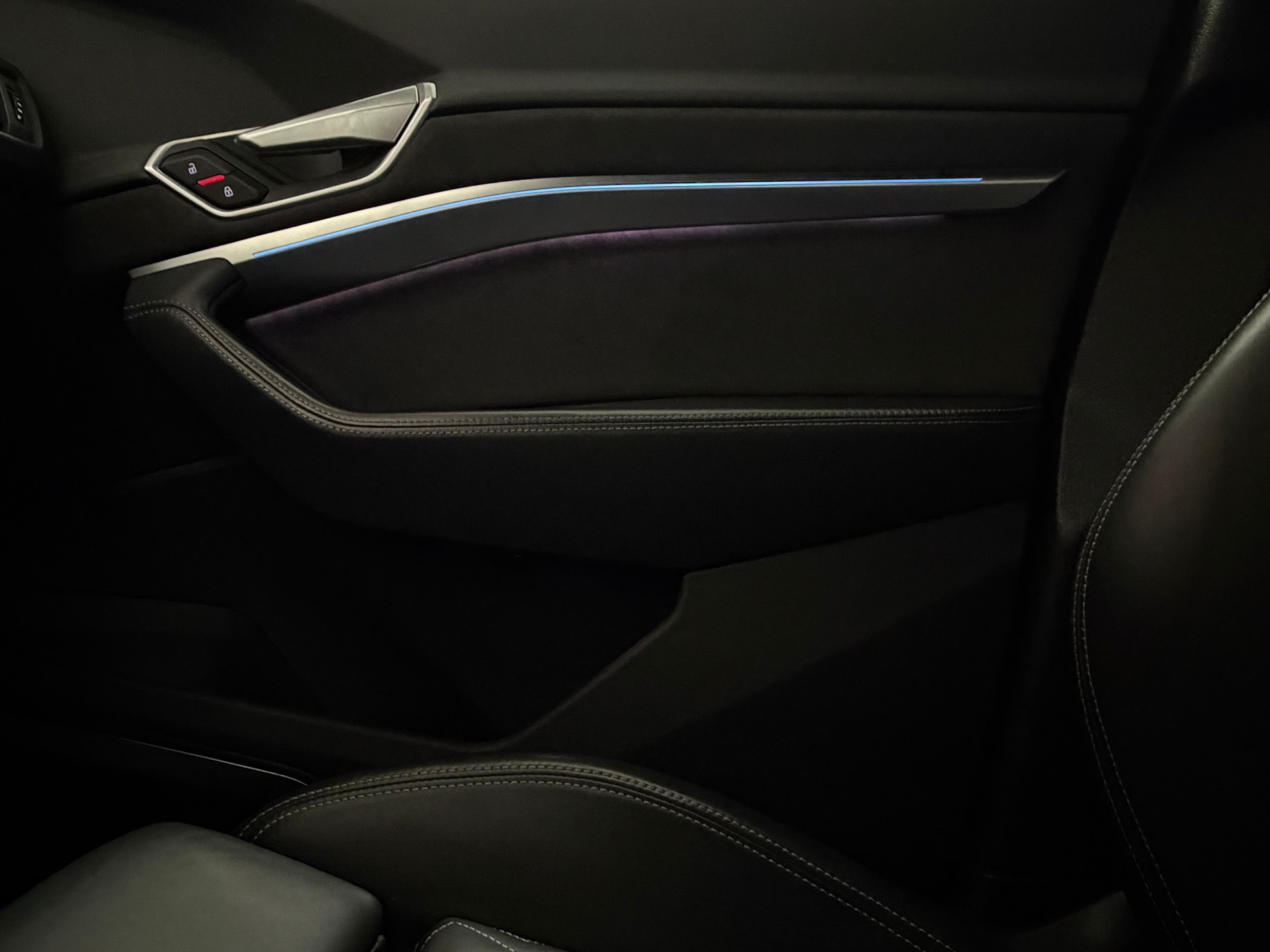 AUDI e-tron 50 Sportback S Line quattro-image-23
