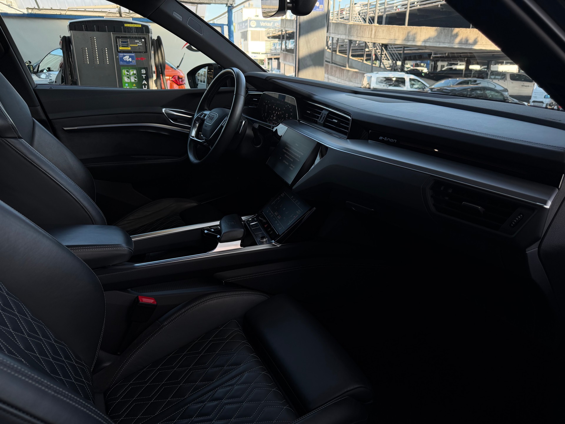 AUDI e-tron 50 Sportback S Line quattro-image-14
