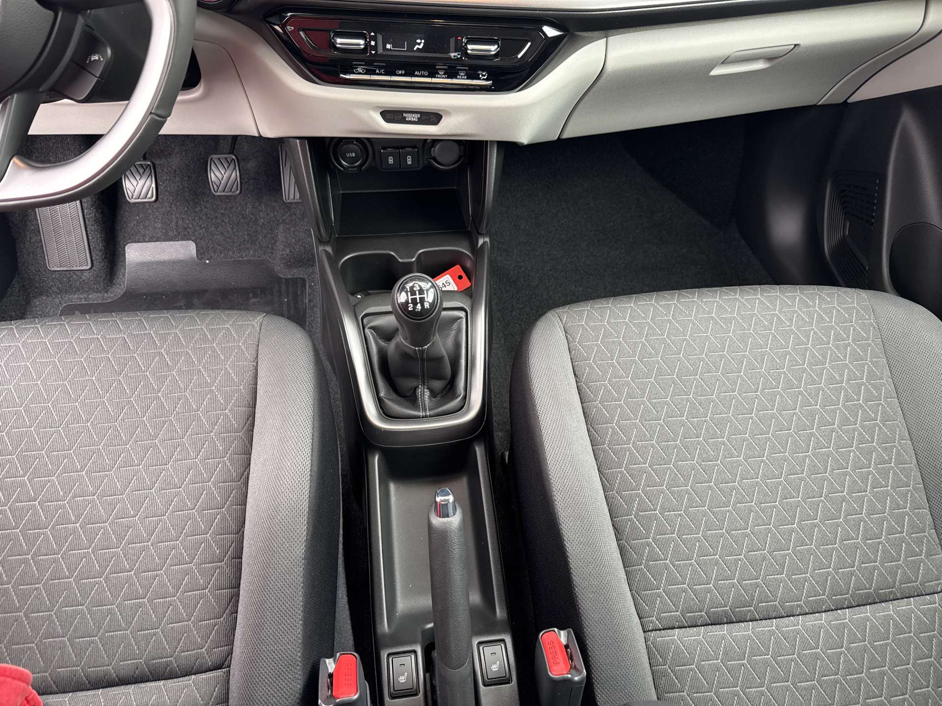 SUZUKI Swift 1.2 Compact Top Hybrid 4x4-image-11
