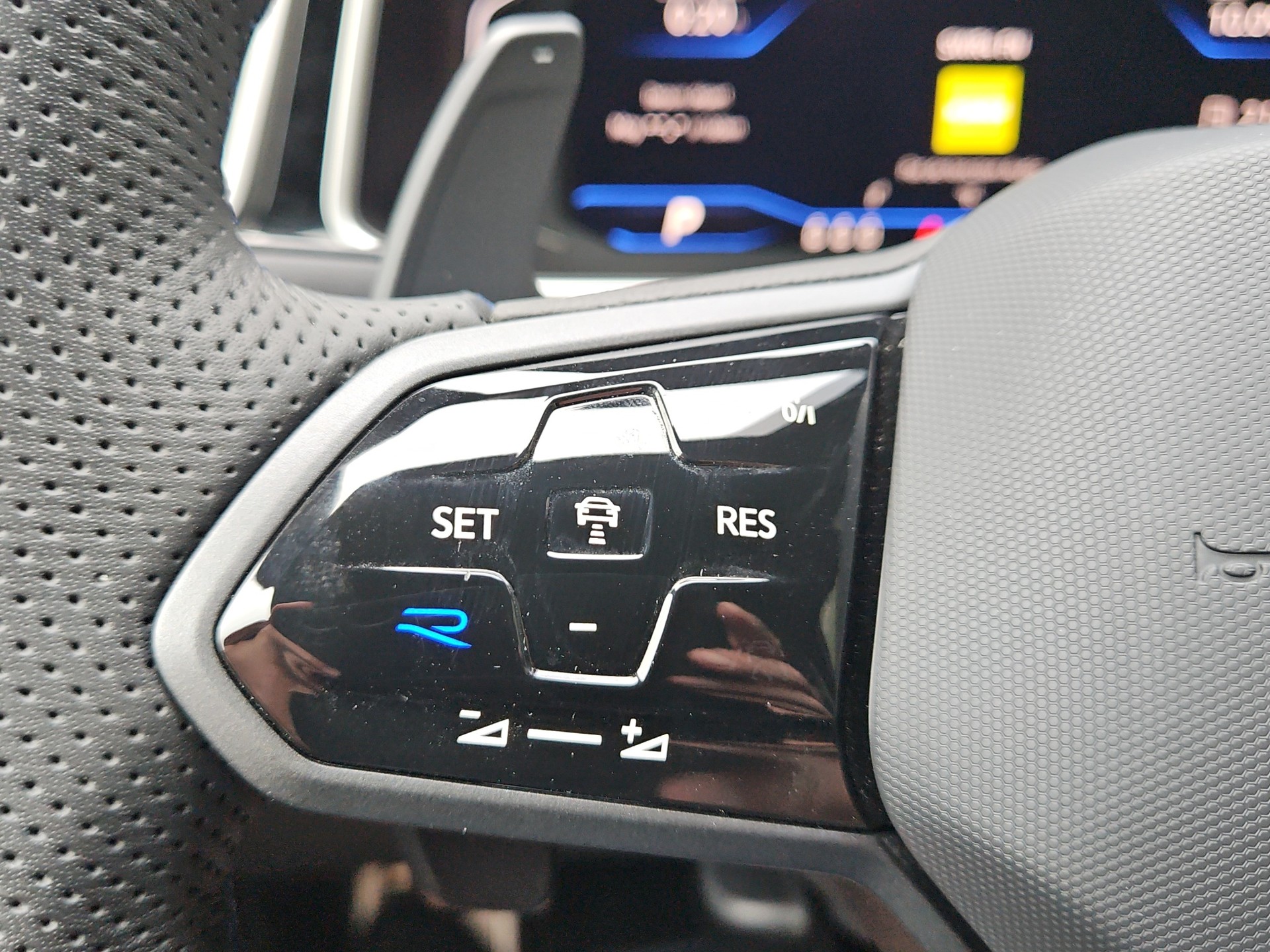 VW T-Roc 2.0 TSI R DSG 4Motion-image-21