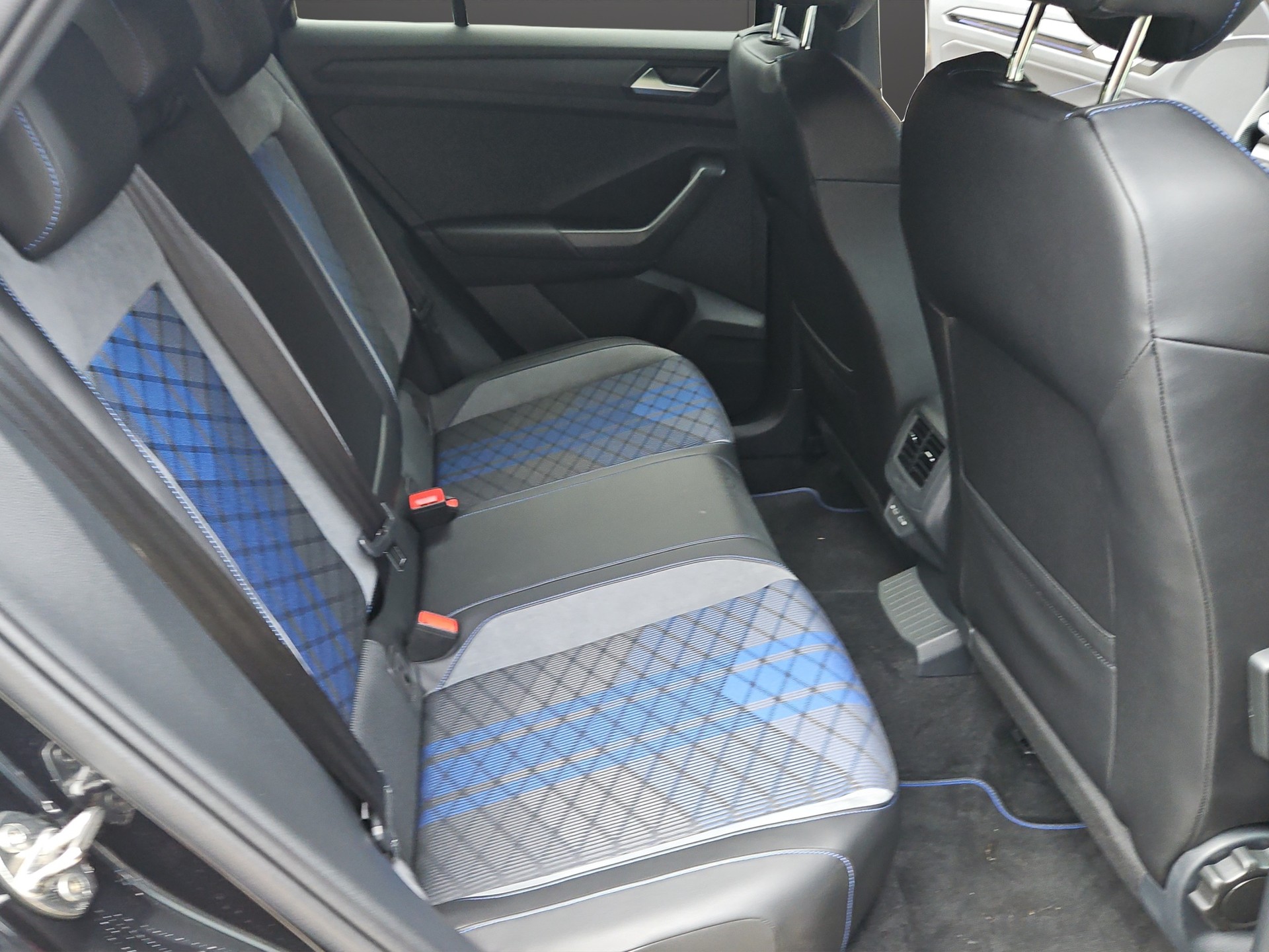 VW T-Roc 2.0 TSI R DSG 4Motion-image-13