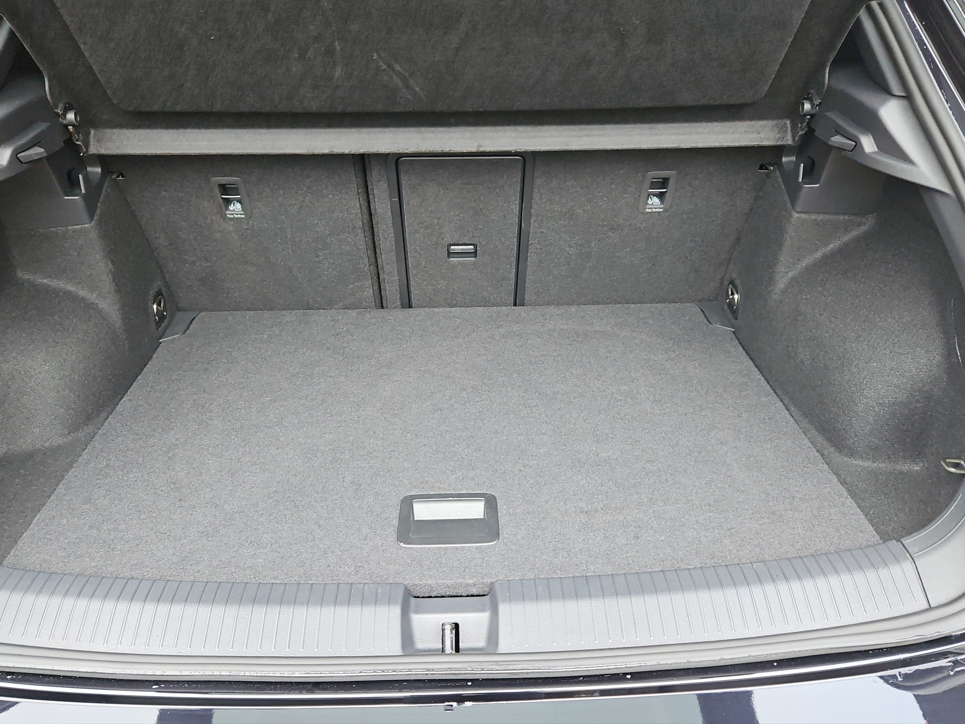VW T-Roc 2.0 TSI R DSG 4Motion-image-11