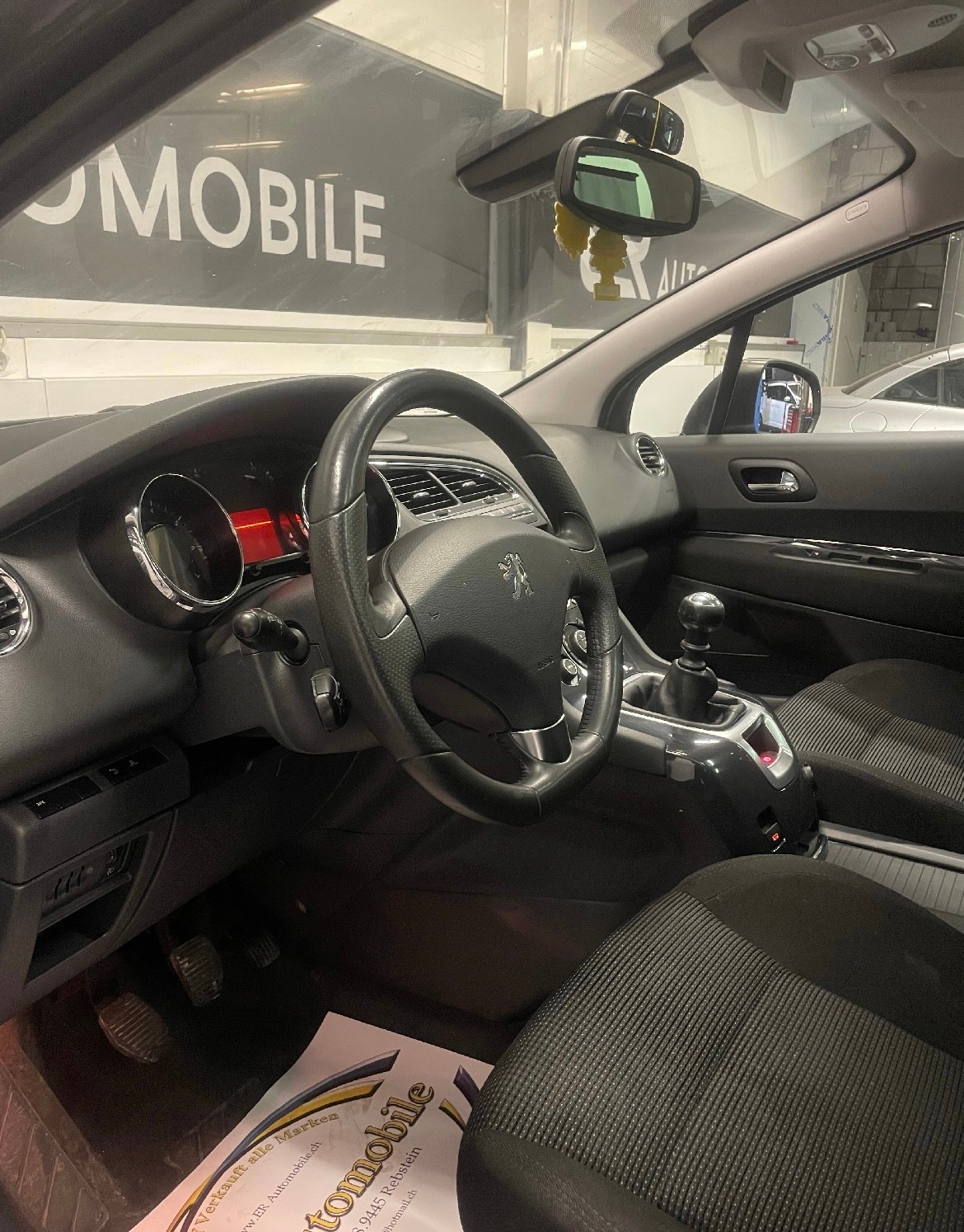 PEUGEOT 5008 1.6 16V T Sport Pack. 7-Plätze-image-9