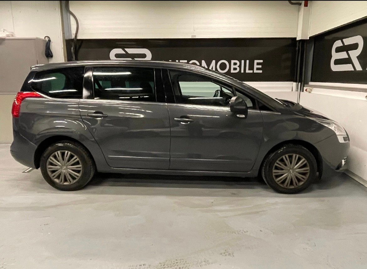 PEUGEOT 5008 1.6 16V T Sport Pack. 7-Plätze-image-4