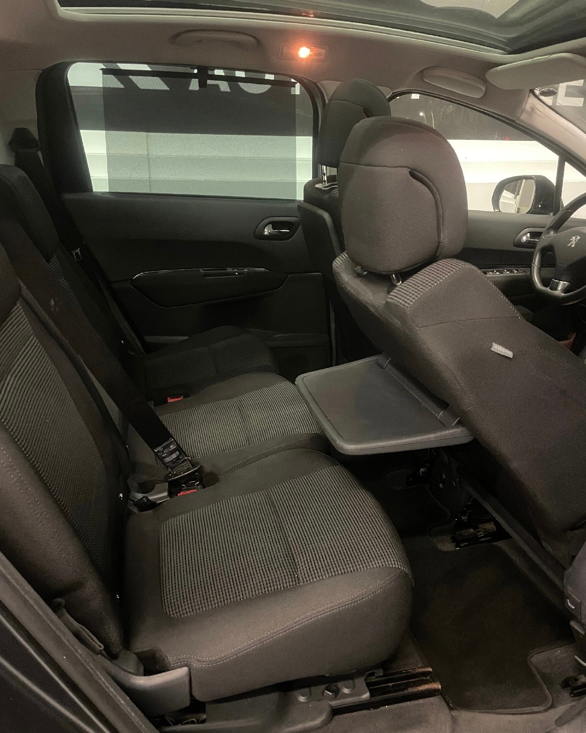 PEUGEOT 5008 1.6 16V T Sport Pack. 7-Plätze-image-11