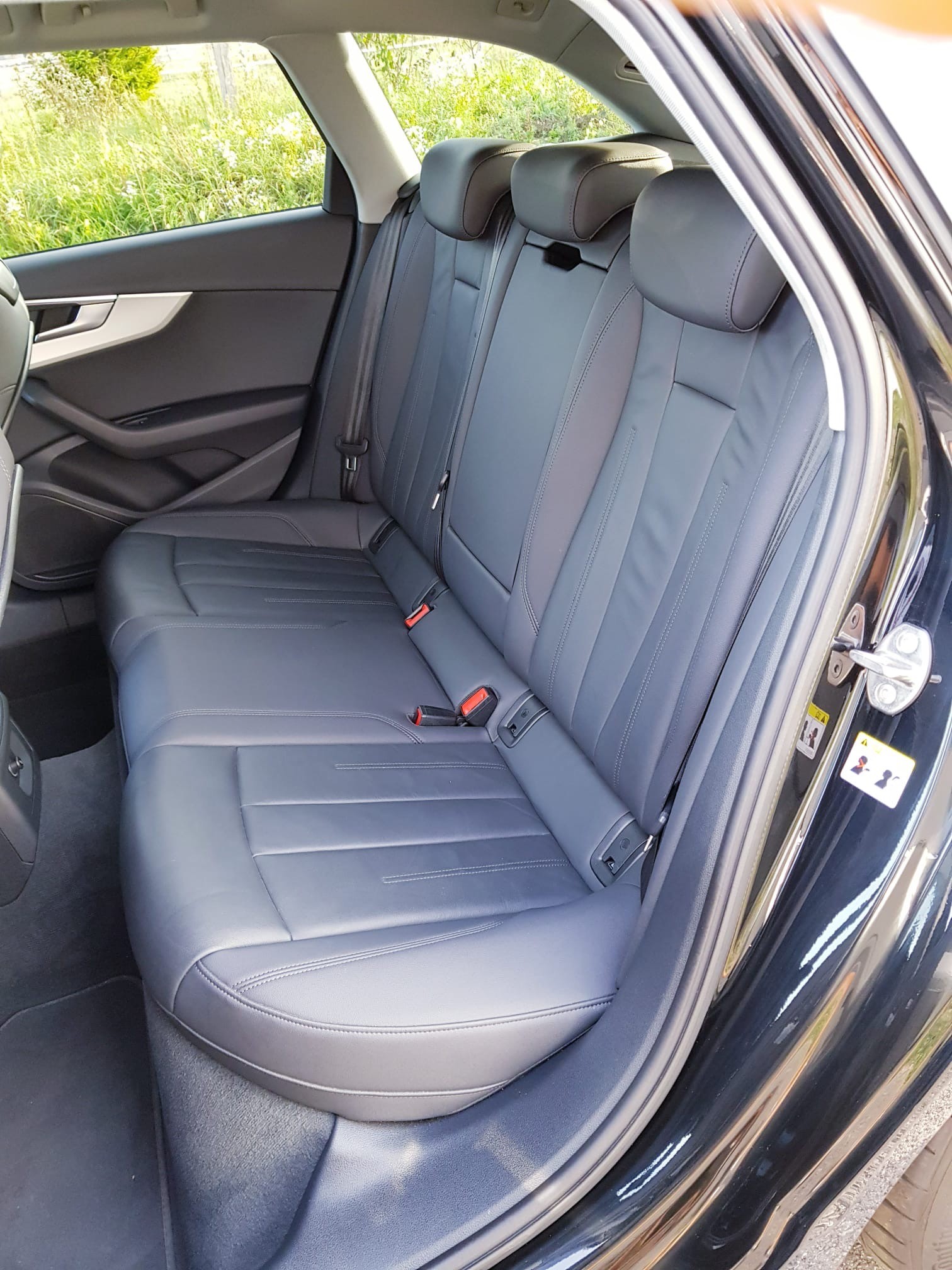 AUDI A4 Avant 40 TDI quattro S-tronic-image-13