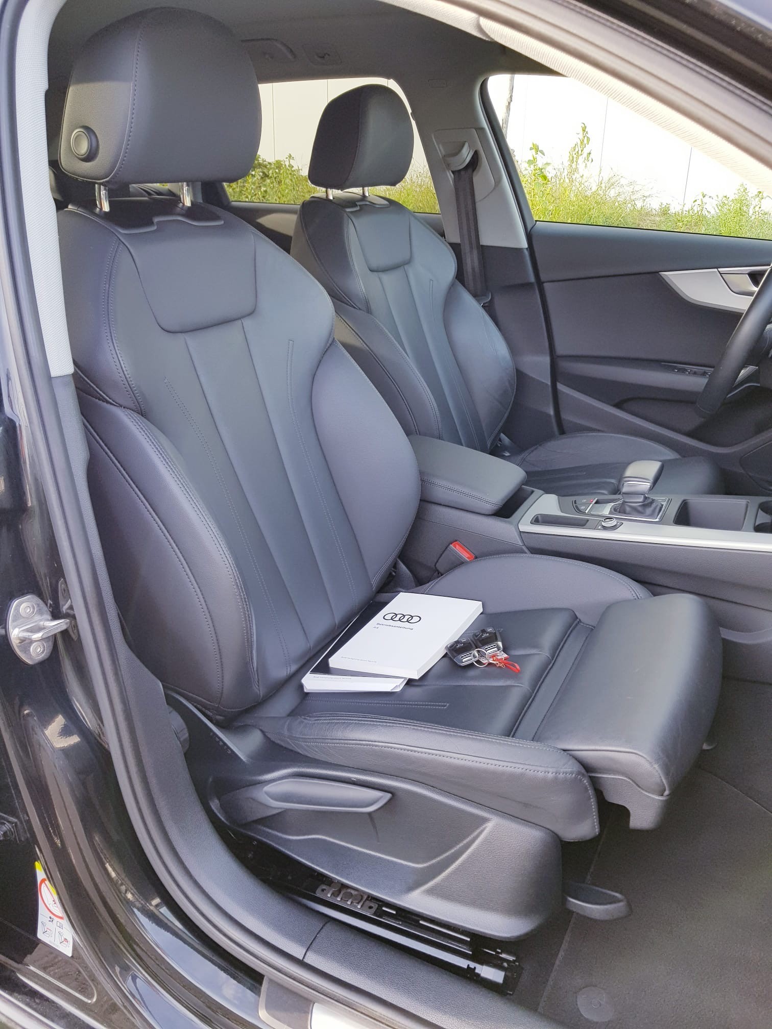 AUDI A4 Avant 40 TDI quattro S-tronic-image-12