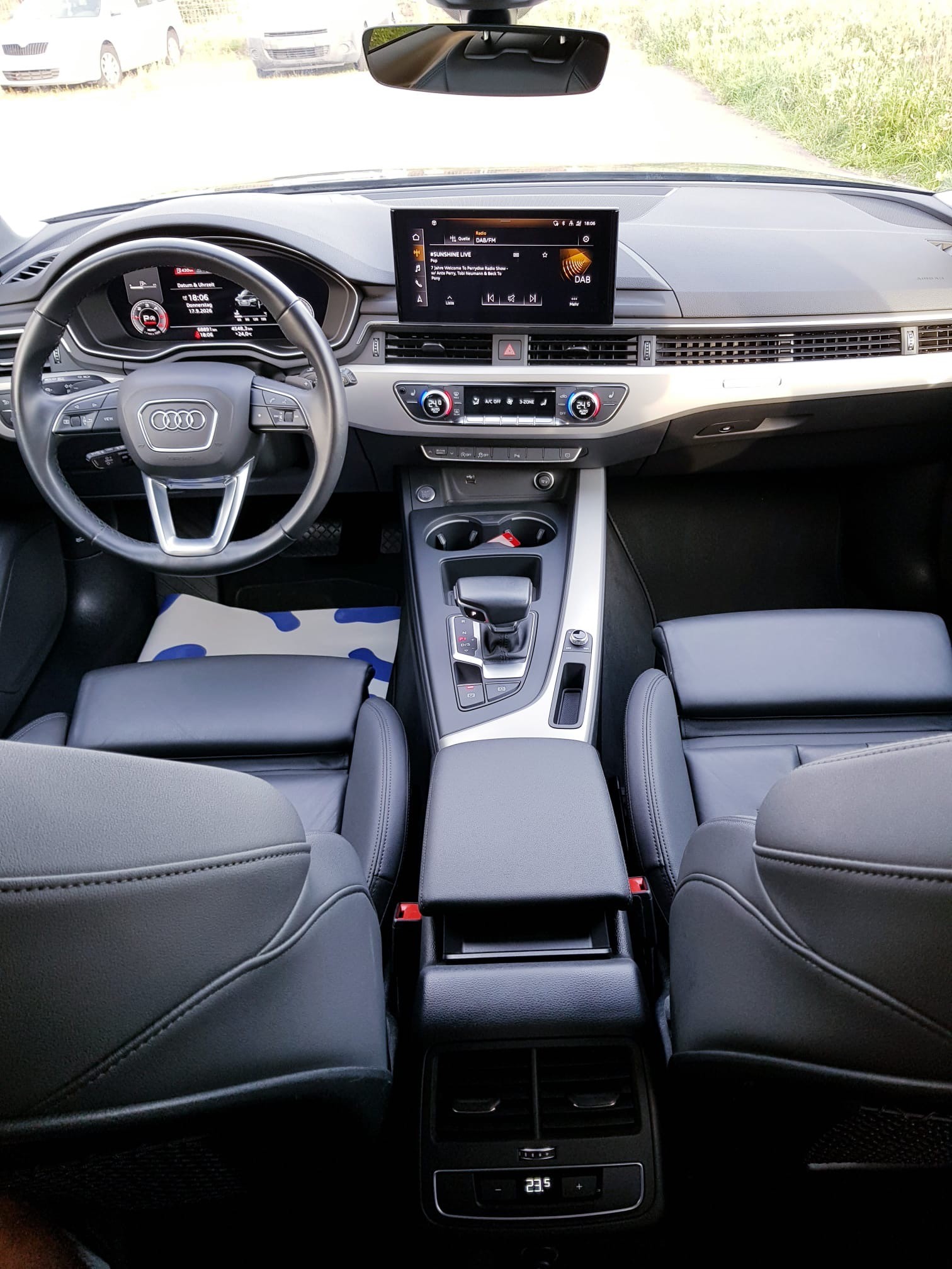 AUDI A4 Avant 40 TDI quattro S-tronic-image-9