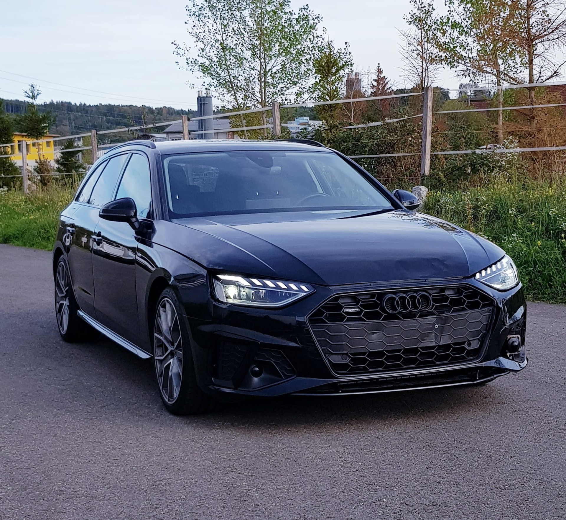 AUDI A4 Avant 40 TDI quattro S-tronic-image-1