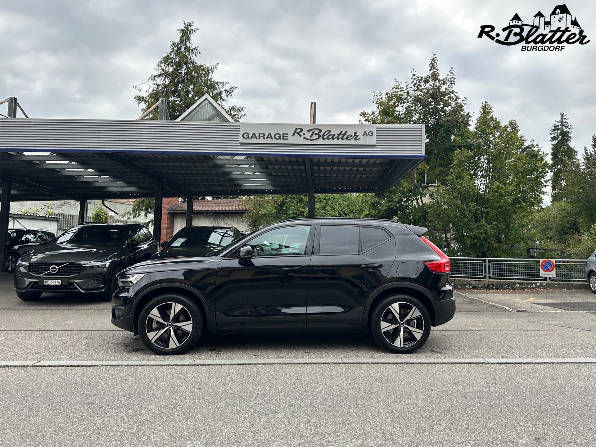 VOLVO XC40 Recharge P6 Ultimate FWD-image-2