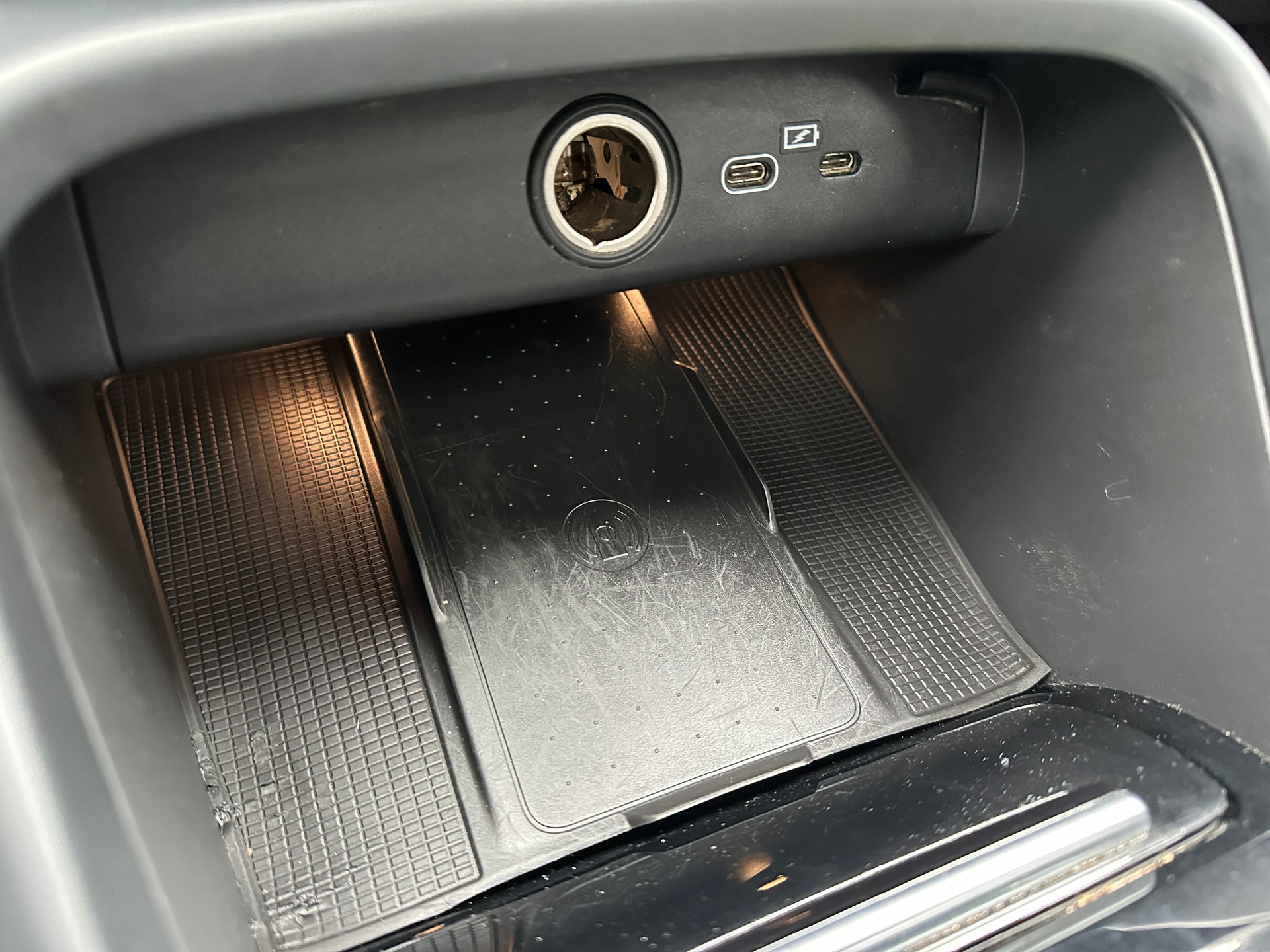 VOLVO XC40 Recharge P6 Ultimate FWD-image-16