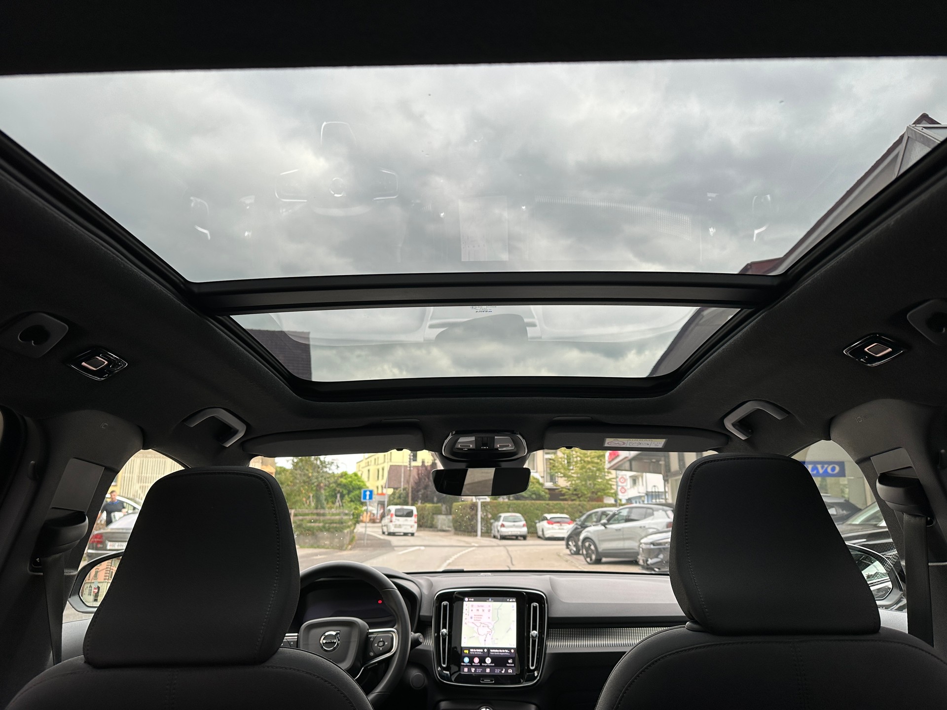 VOLVO XC40 Recharge P6 Ultimate FWD-image-18