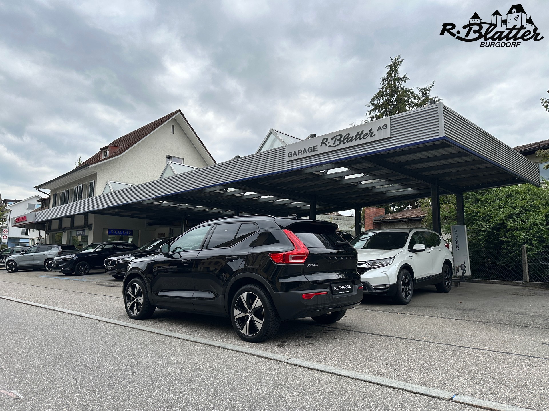 VOLVO XC40 Recharge P6 Ultimate FWD-image-3