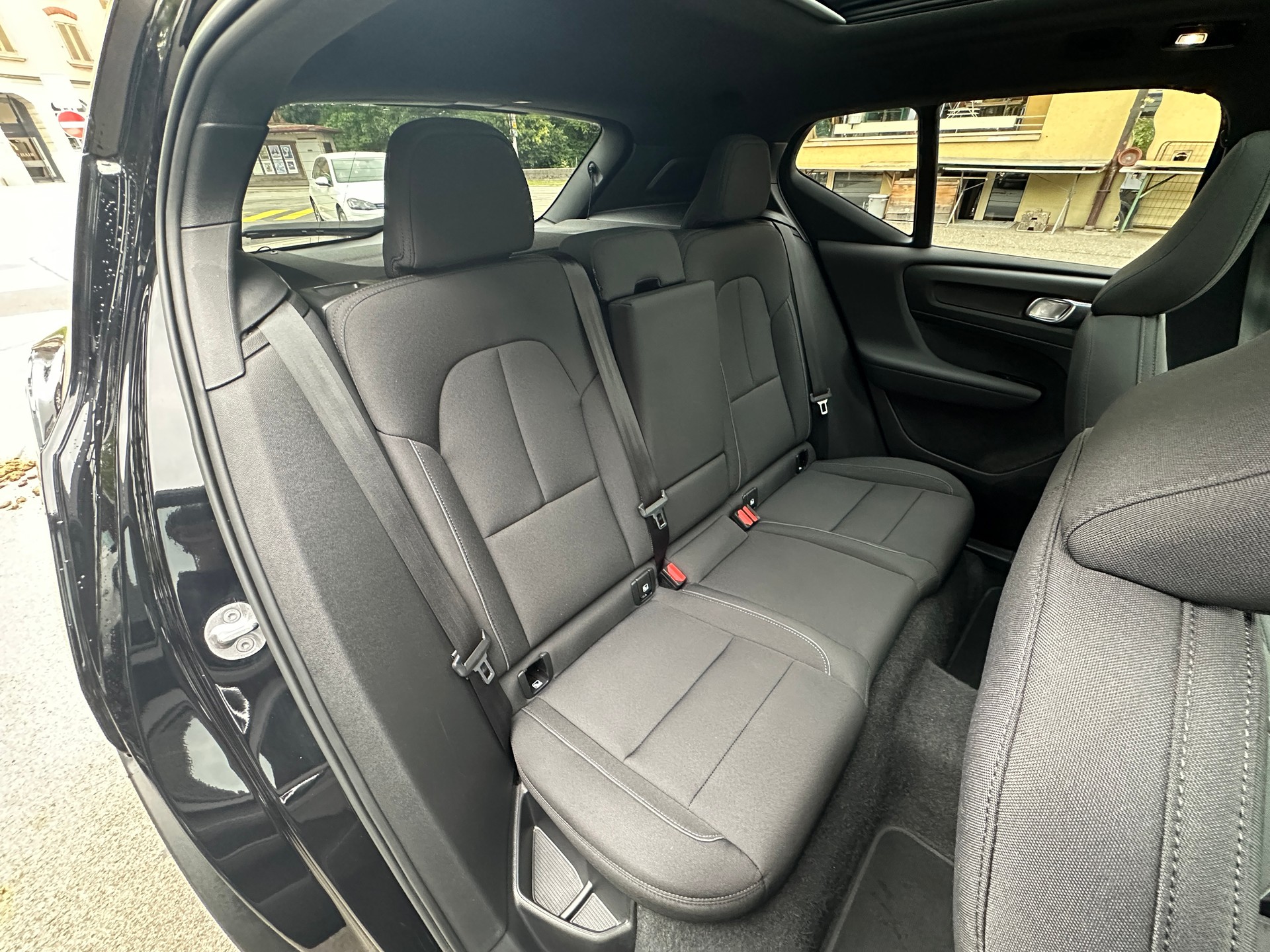 VOLVO XC40 Recharge P6 Ultimate FWD-image-12