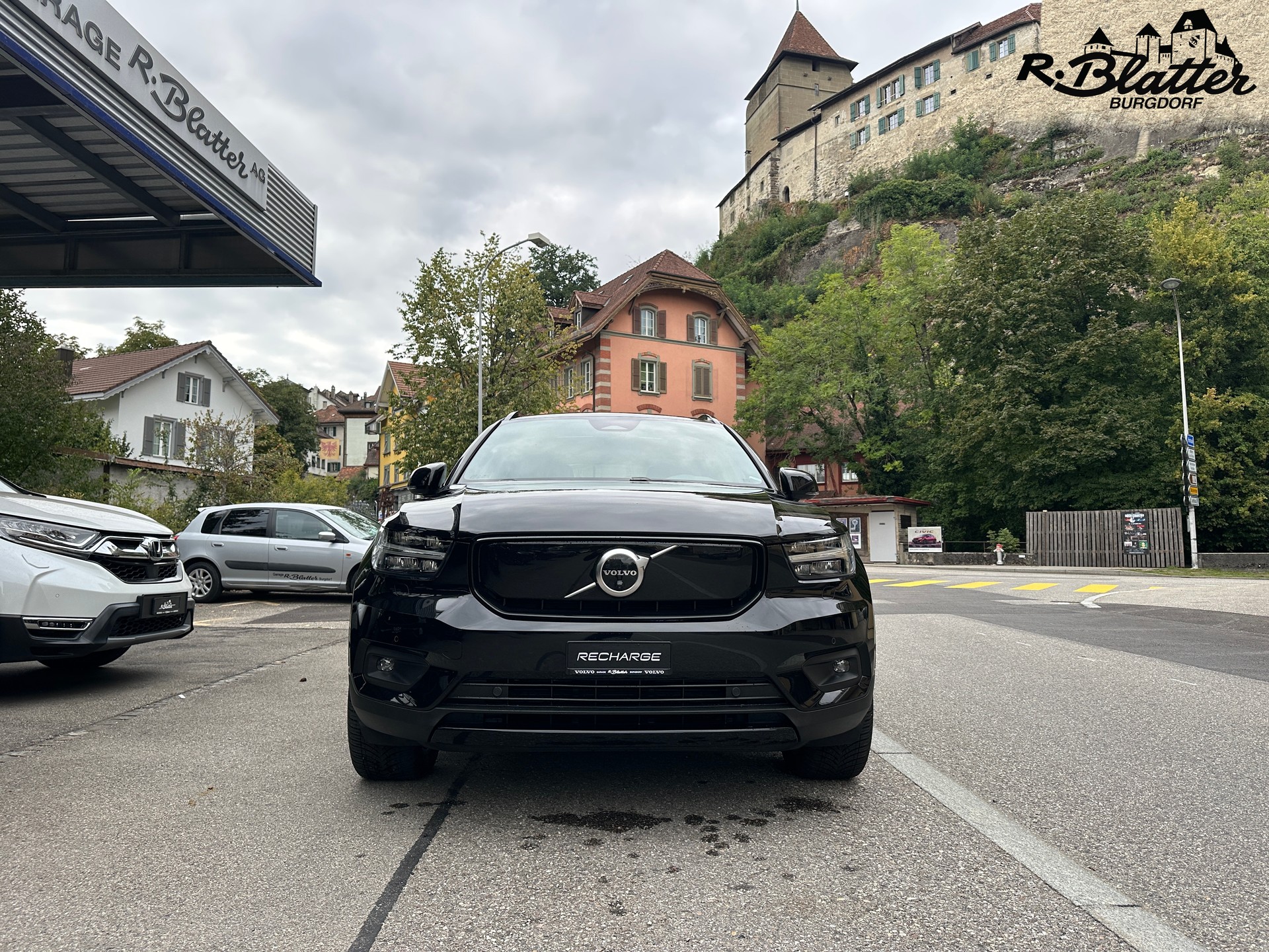 VOLVO XC40 Recharge P6 Ultimate FWD-image-1