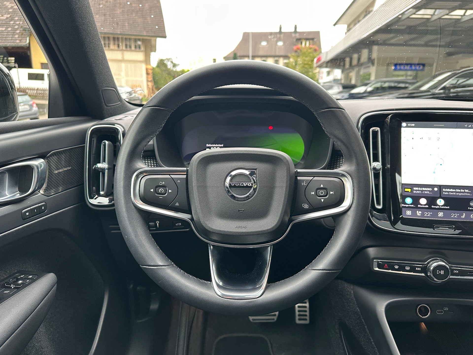 VOLVO XC40 Recharge P6 Ultimate FWD-image-5