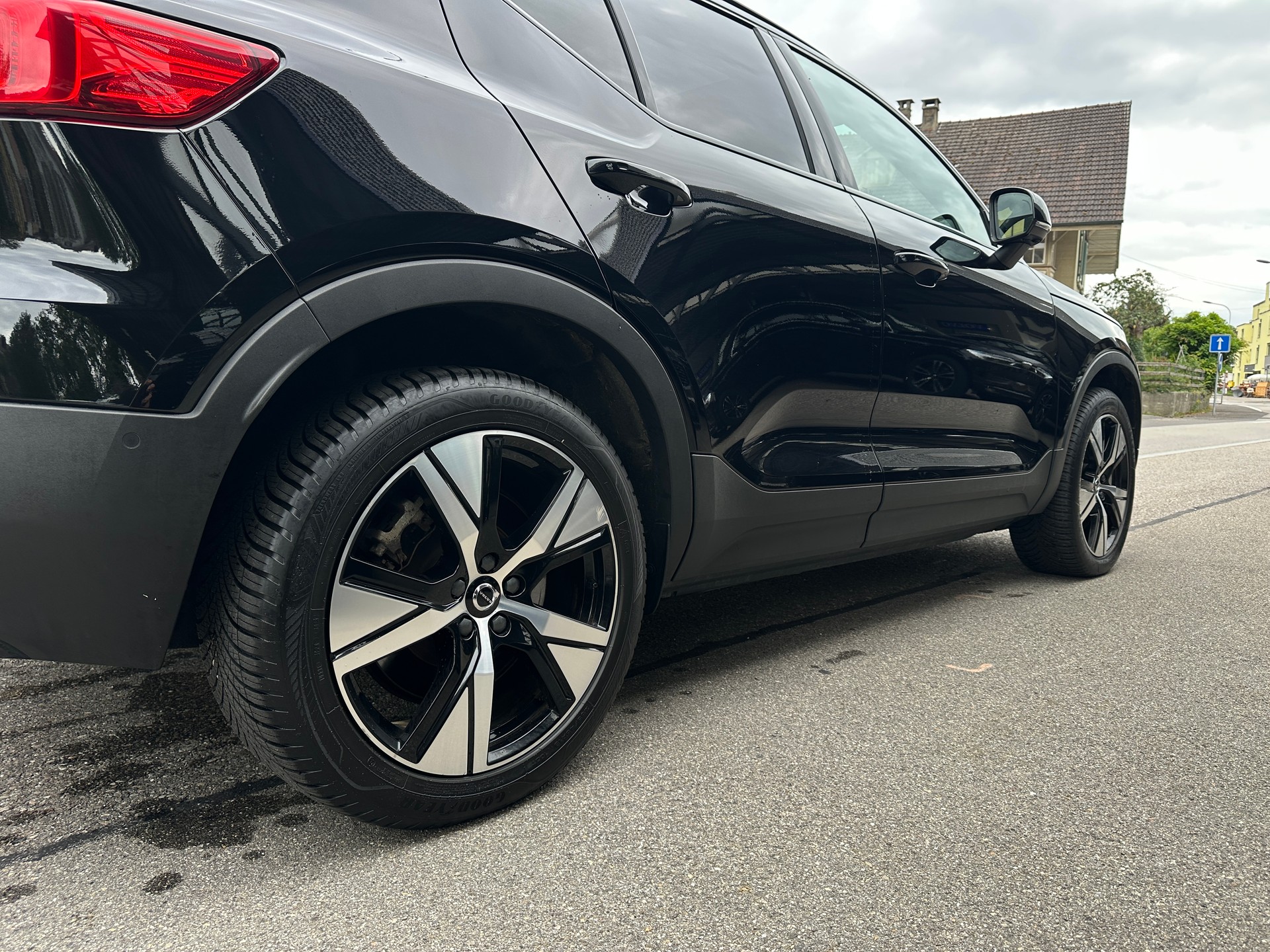 VOLVO XC40 Recharge P6 Ultimate FWD-image-19