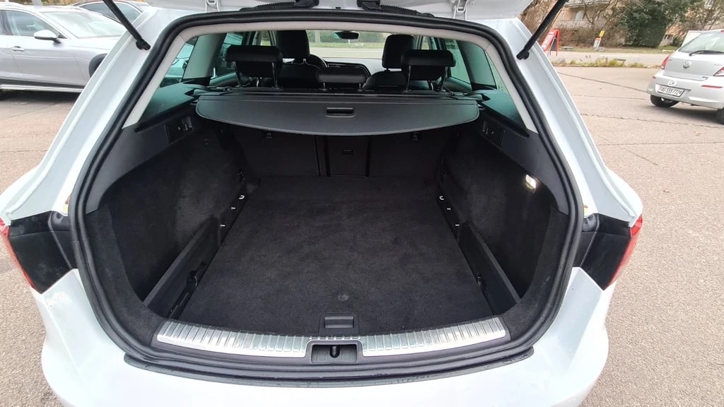 SEAT Leon ST 2.0 TDI Style DSG ** Alcantara-Leder ** Navigation ** Abstandsregelsysteme ** PDC ** Frisch Ab MFK & Service **-image-7
