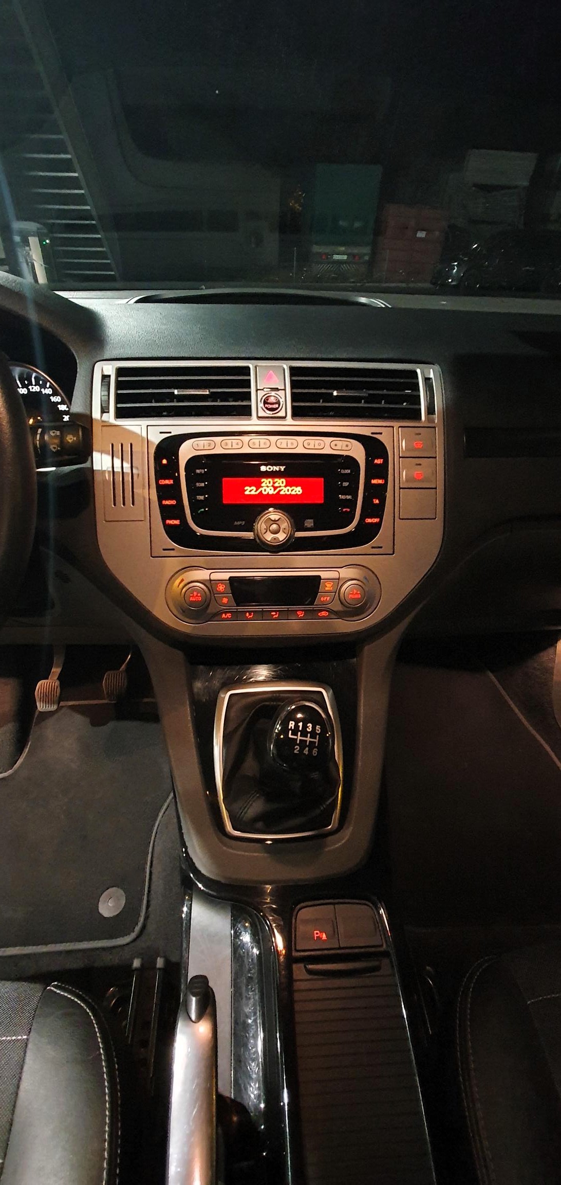FORD Kuga 2.0 TDCi Titanium 4WD-image-13