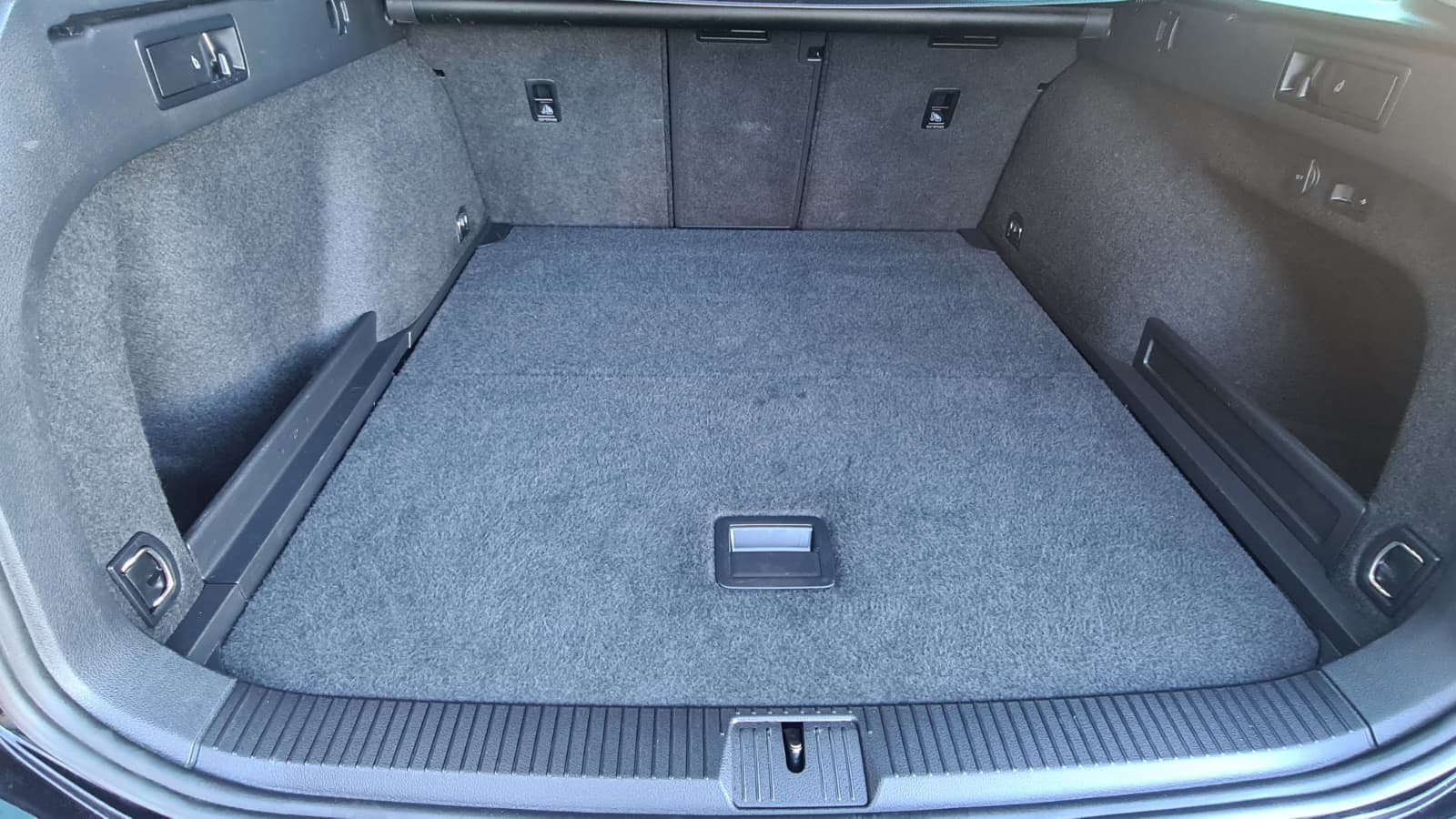VW Passat Teil-2.0 TDI BMT Elegance 4Motion DSG ** Teil-Leder ** Gr-Navi **RF-Kamera 360° ** Anh-Kupplung ** Frisch Ab MFK **-image-8