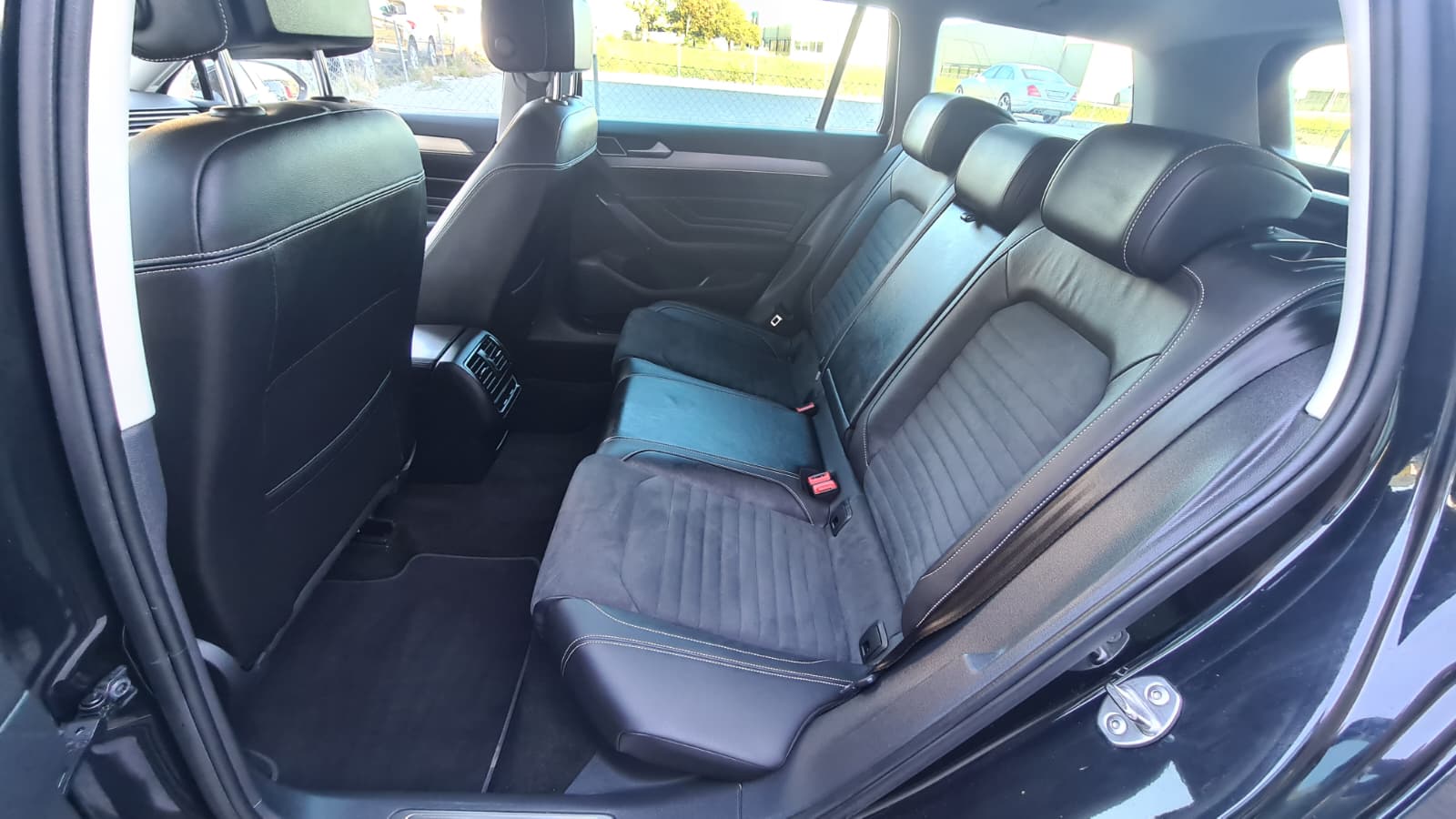 VW Passat Teil-2.0 TDI BMT Elegance 4Motion DSG ** Teil-Leder ** Gr-Navi **RF-Kamera 360° ** Anh-Kupplung ** Frisch Ab MFK **-image-19