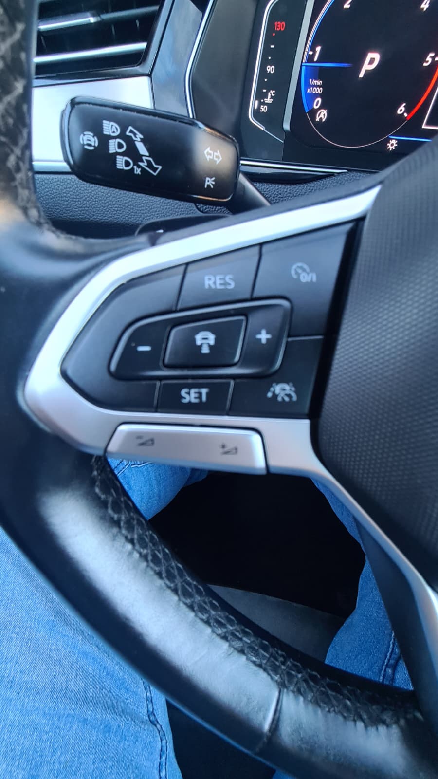 VW Passat Teil-2.0 TDI BMT Elegance 4Motion DSG ** Teil-Leder ** Gr-Navi **RF-Kamera 360° ** Anh-Kupplung ** Frisch Ab MFK **-image-11
