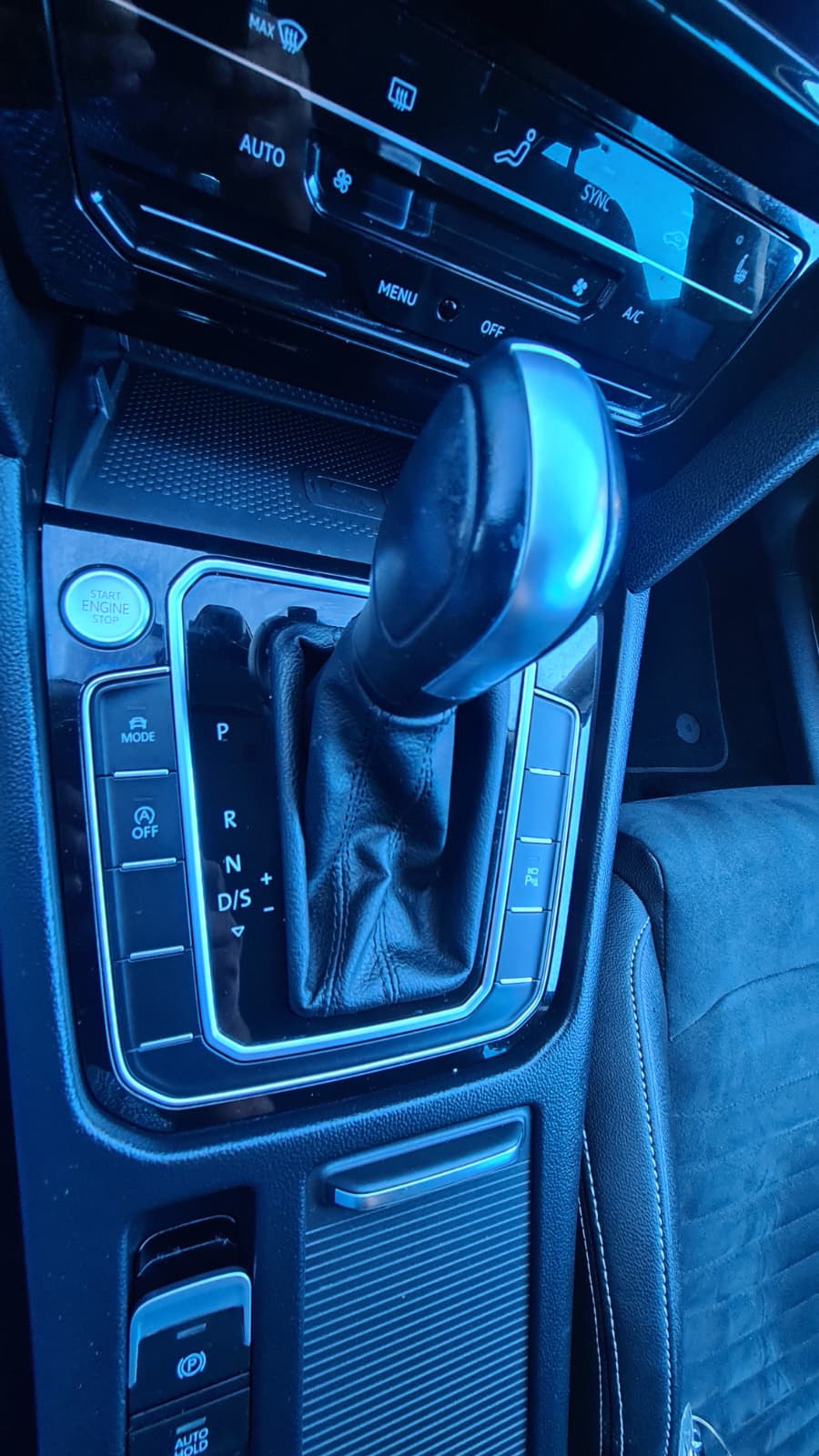 VW Passat Teil-2.0 TDI BMT Elegance 4Motion DSG ** Teil-Leder ** Gr-Navi **RF-Kamera 360° ** Anh-Kupplung ** Frisch Ab MFK **-image-12