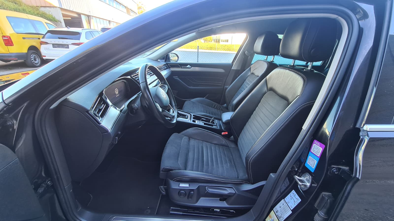 VW Passat Teil-2.0 TDI BMT Elegance 4Motion DSG ** Teil-Leder ** Gr-Navi **RF-Kamera 360° ** Anh-Kupplung ** Frisch Ab MFK **-image-18