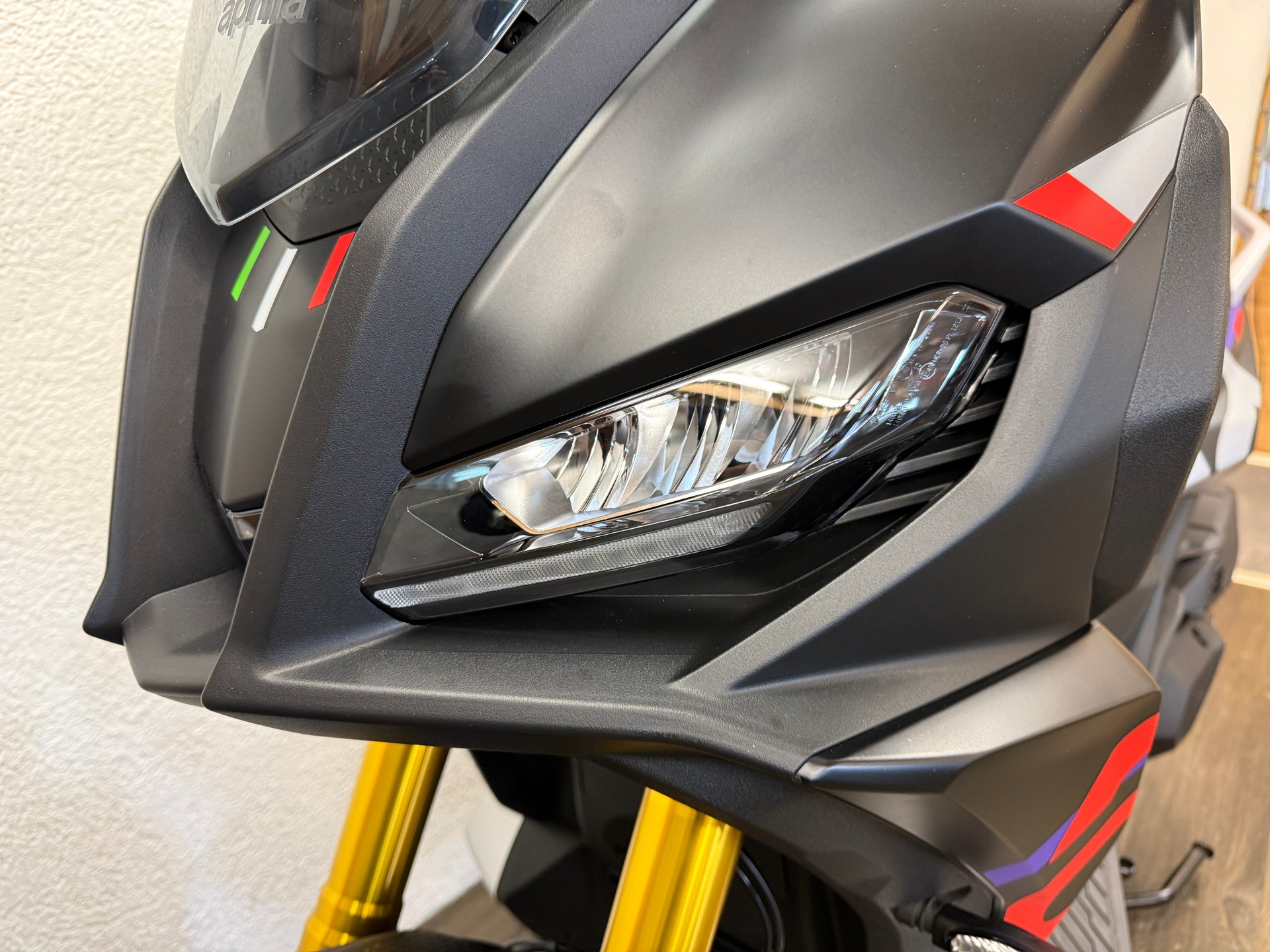 APRILIA SR GT 400 Rally Replica-showroom-element-2