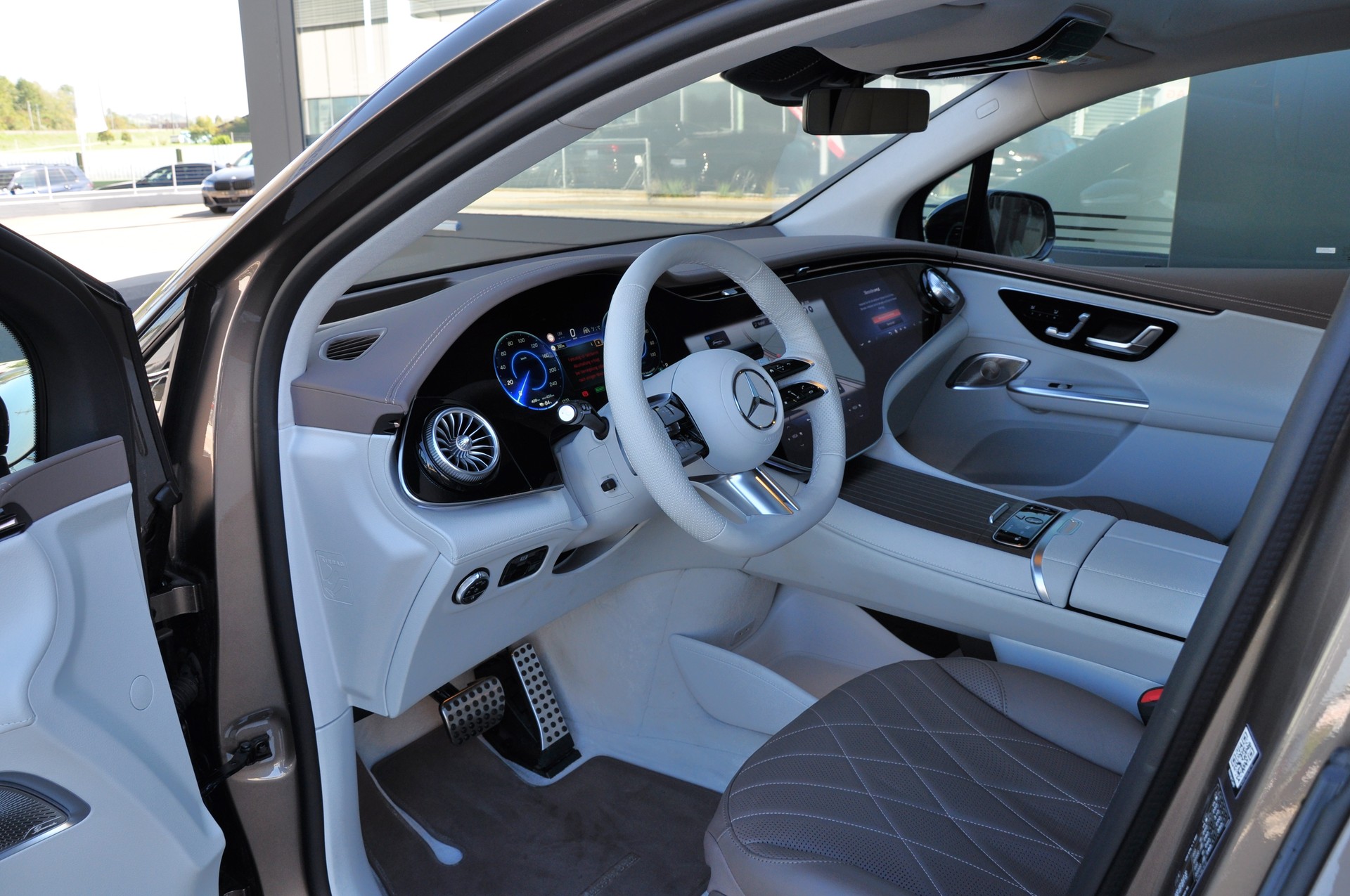 MERCEDES-BENZ EQE SUV 500 4 Matic Executive Edition-image-21