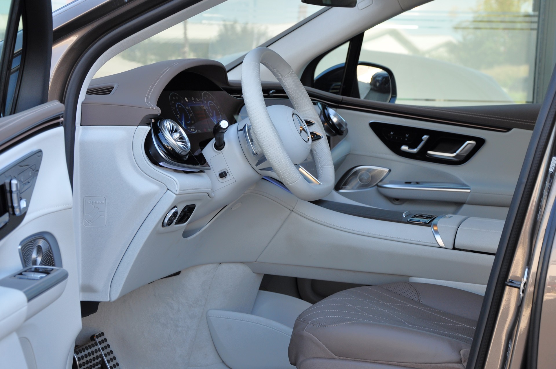 MERCEDES-BENZ EQE SUV 500 4 Matic Executive Edition-image-17