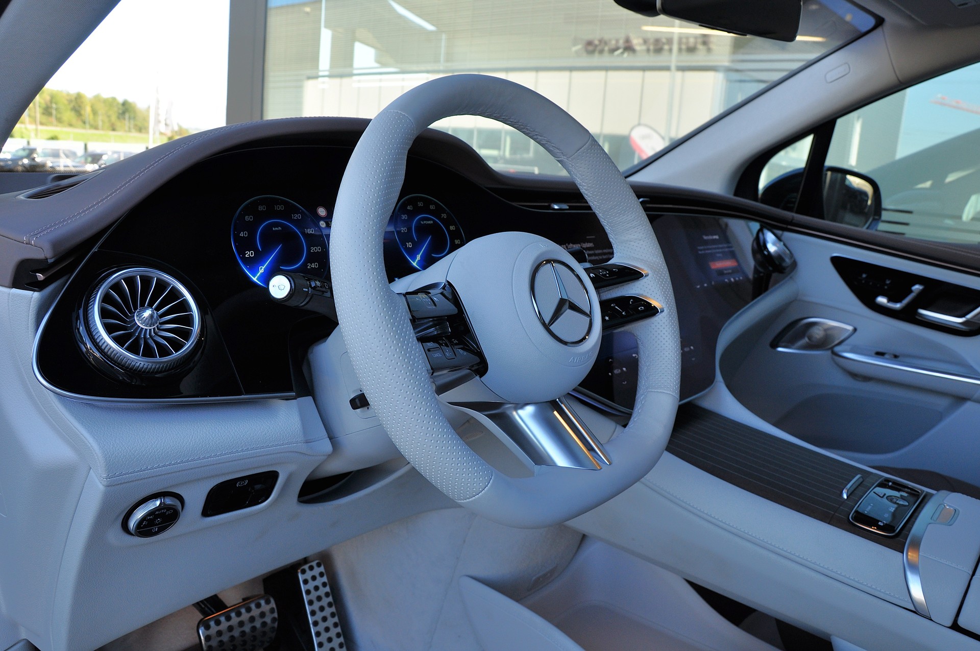MERCEDES-BENZ EQE SUV 500 4 Matic Executive Edition-image-18