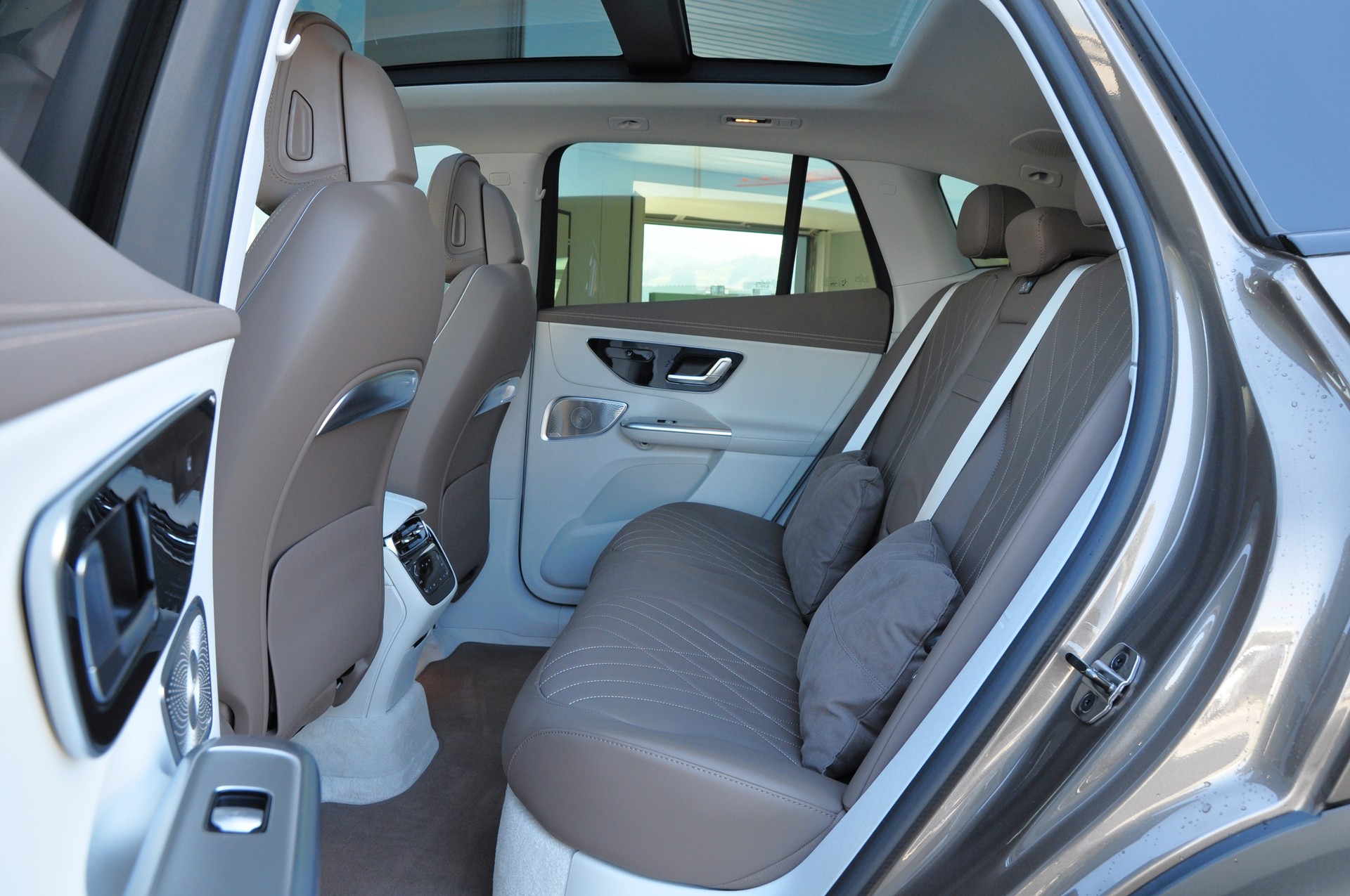 MERCEDES-BENZ EQE SUV 500 4 Matic Executive Edition-image-23
