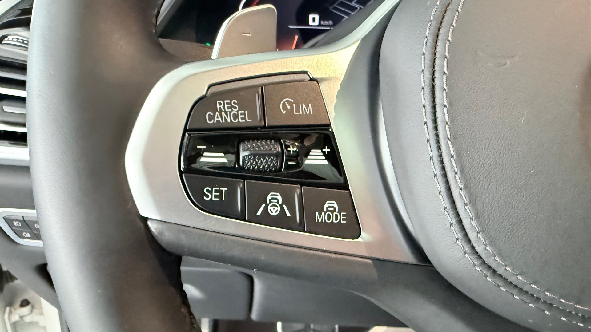BMW X5 M50d xDrive-image-17